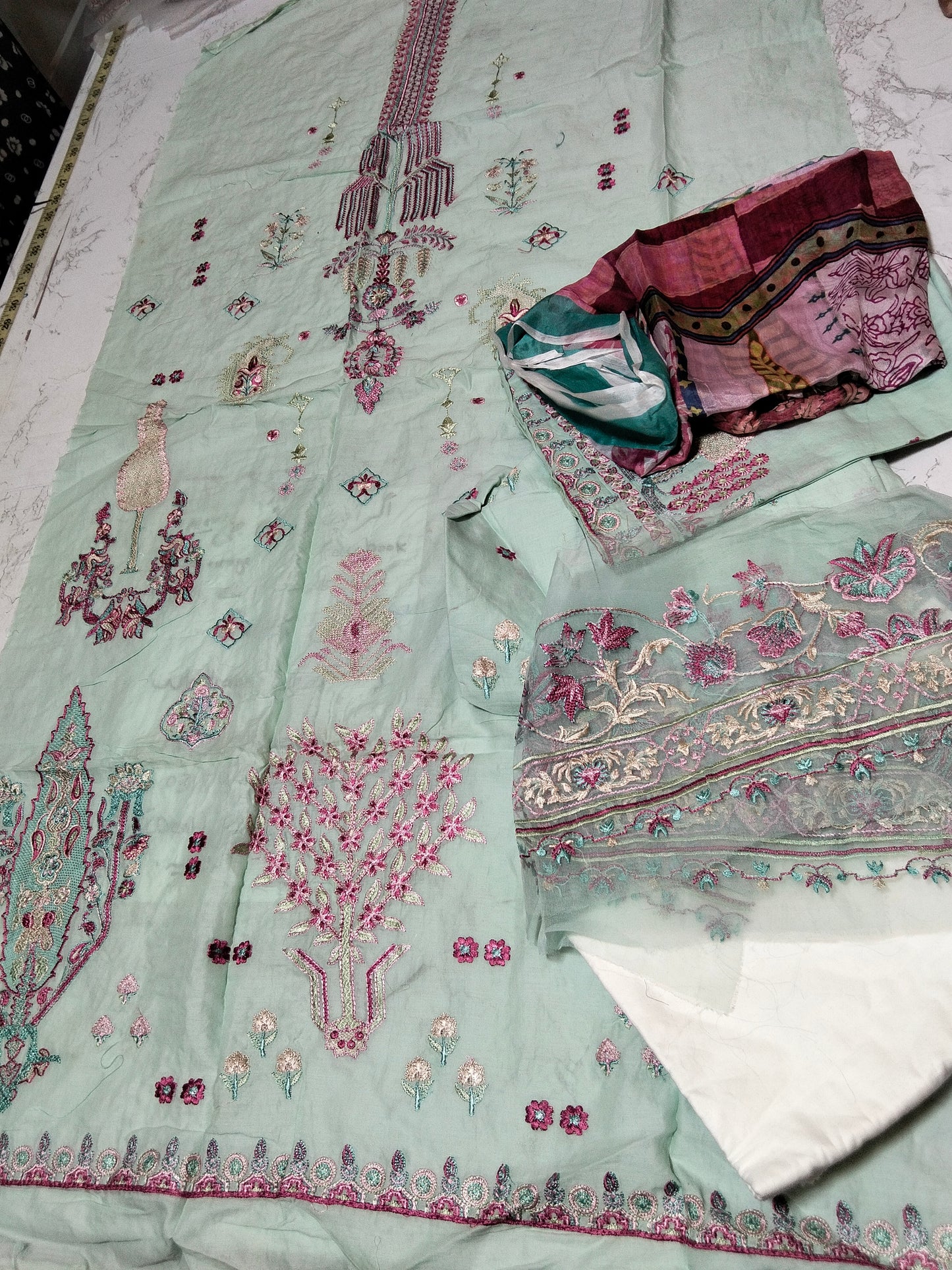 Sale Zara shahjahan embroidered lawn 3pc with plain trouser and printed chiffon dupatta