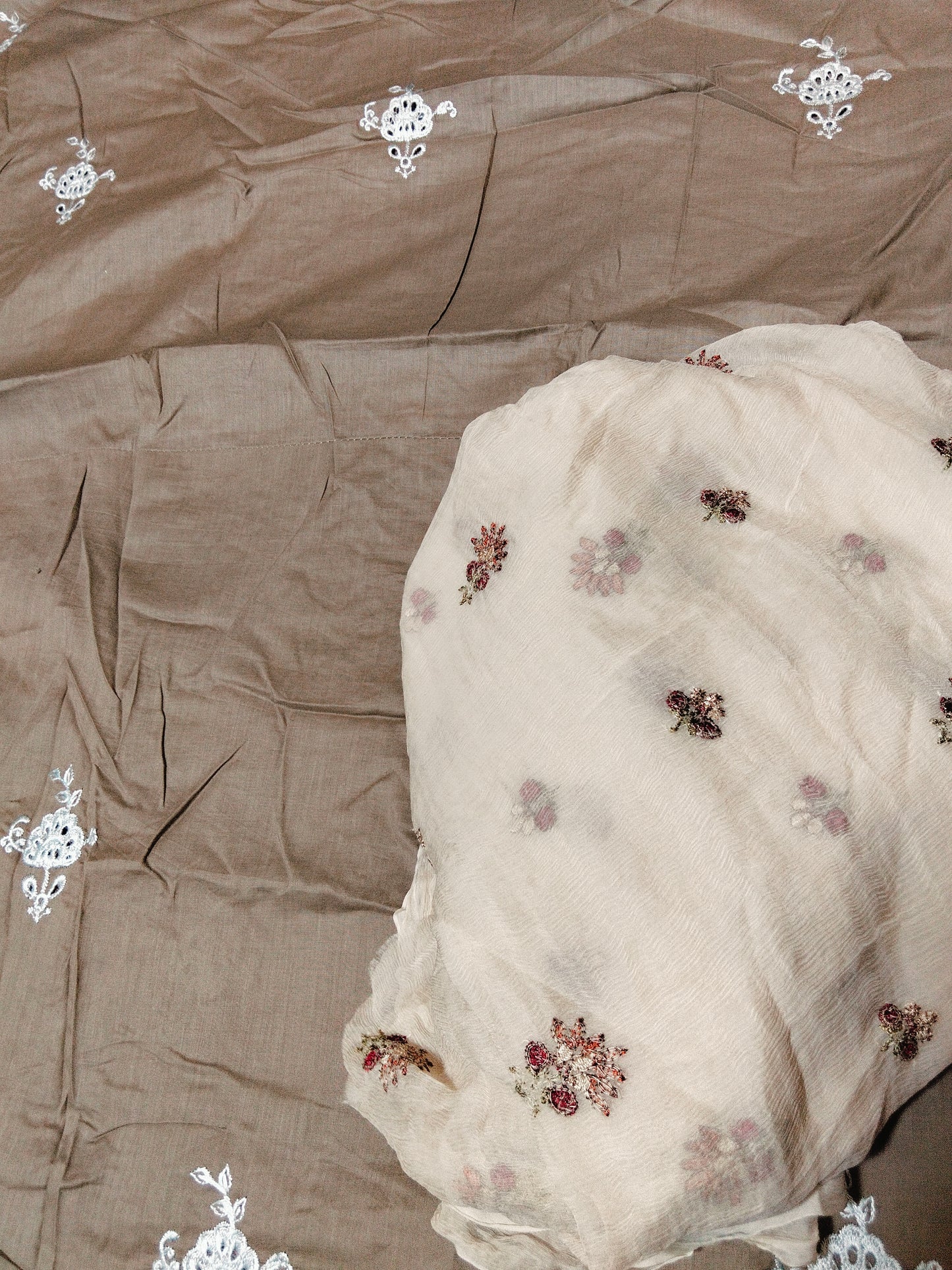 Sale embroided lawn 2pc+breeze embroided pure chiffon dupatta