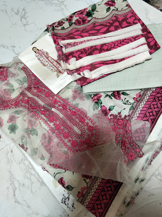 Sale Original Sapphire Printed Khaddar 3Pc with Embroidered Neck line