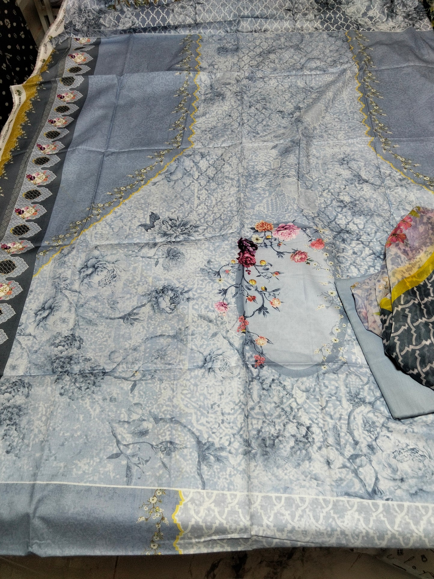 Sale Wardha Saleem printed lawn 3pc with printed chiffon dupatta