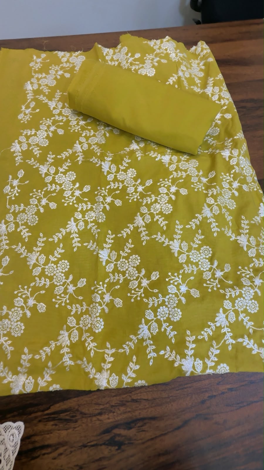 Bareeze embroidered style lawn 2pc