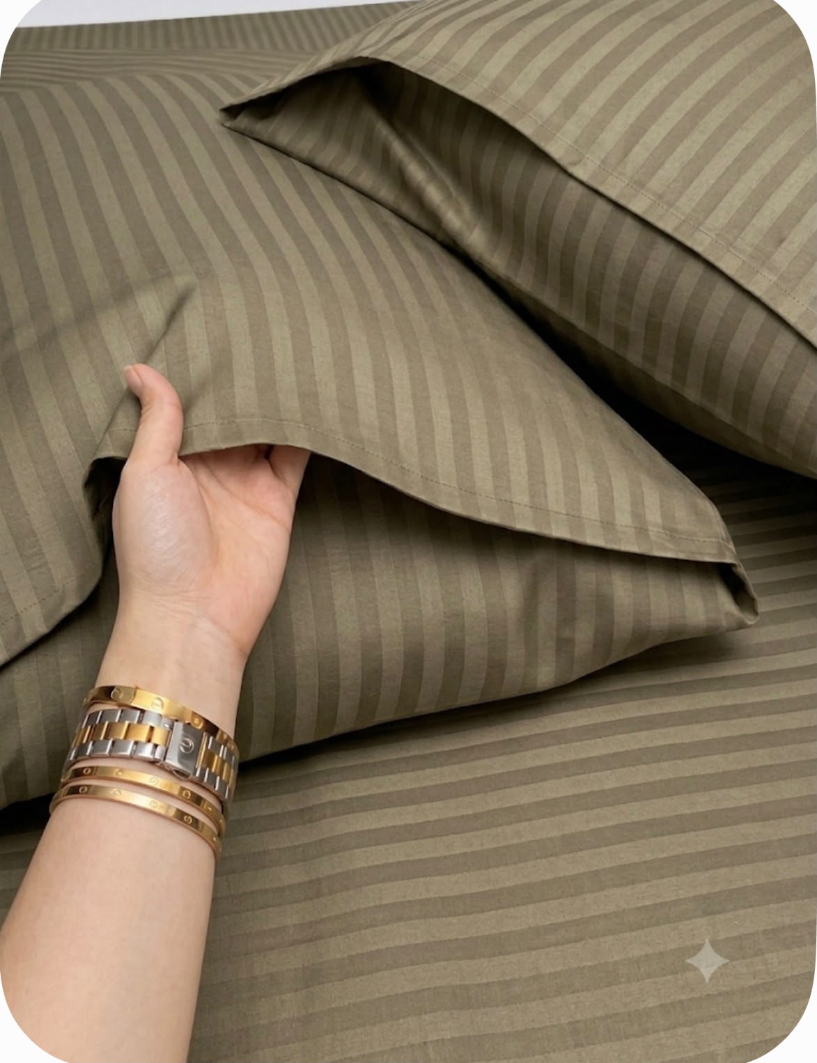 King size fitted bed sheet with 2 pillow covers leather embosed cotton satin (72*78)
Color (dark army)