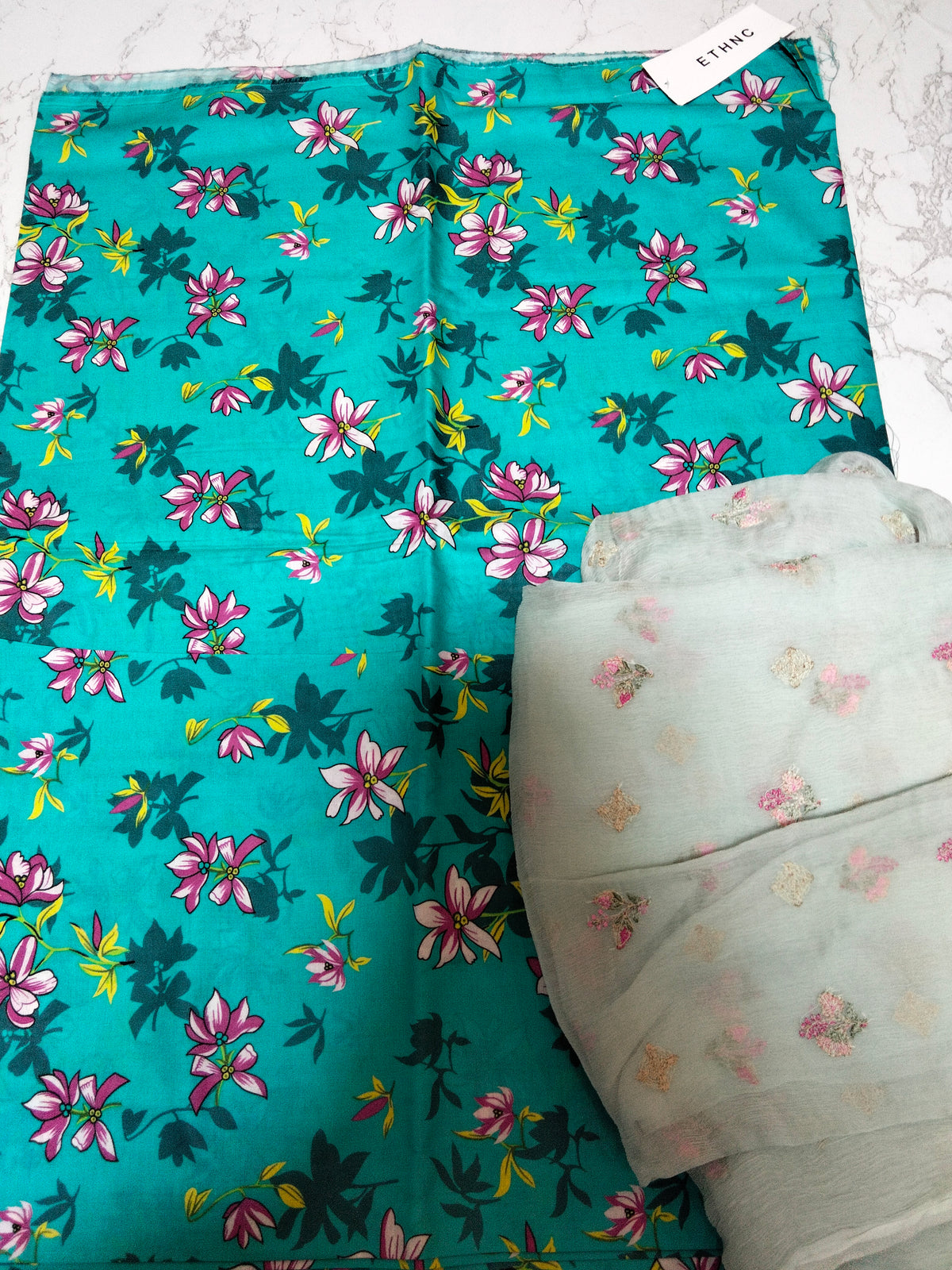 Sale Allover Printed lawn 2pc +Breeze Pure chiffon Dupatta