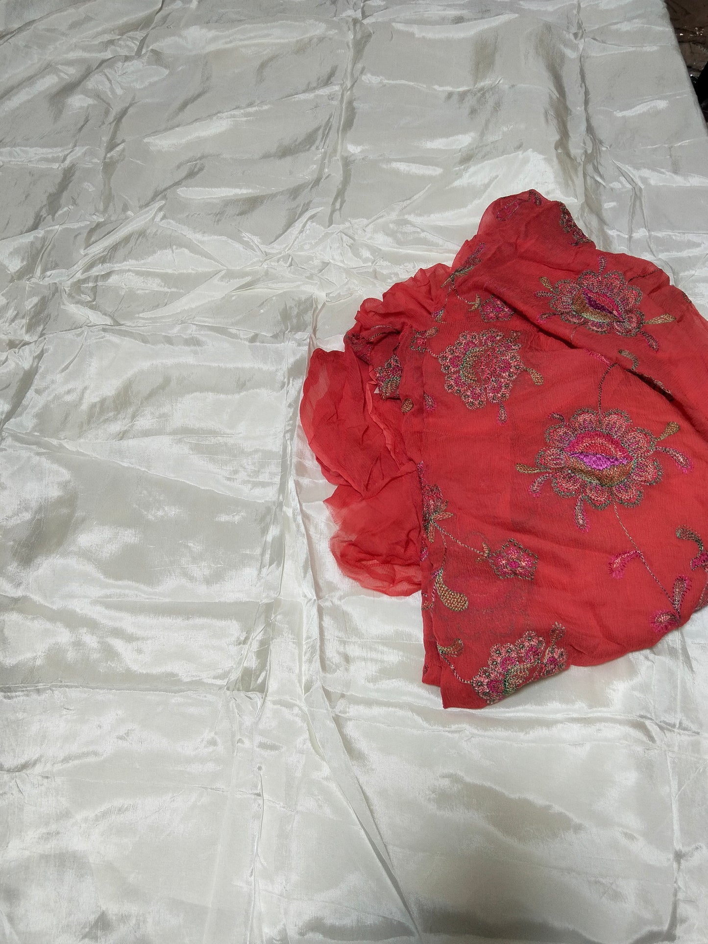 Sale 4yard tussel Silk in pc +breeze embroided pure chiffon dupatta