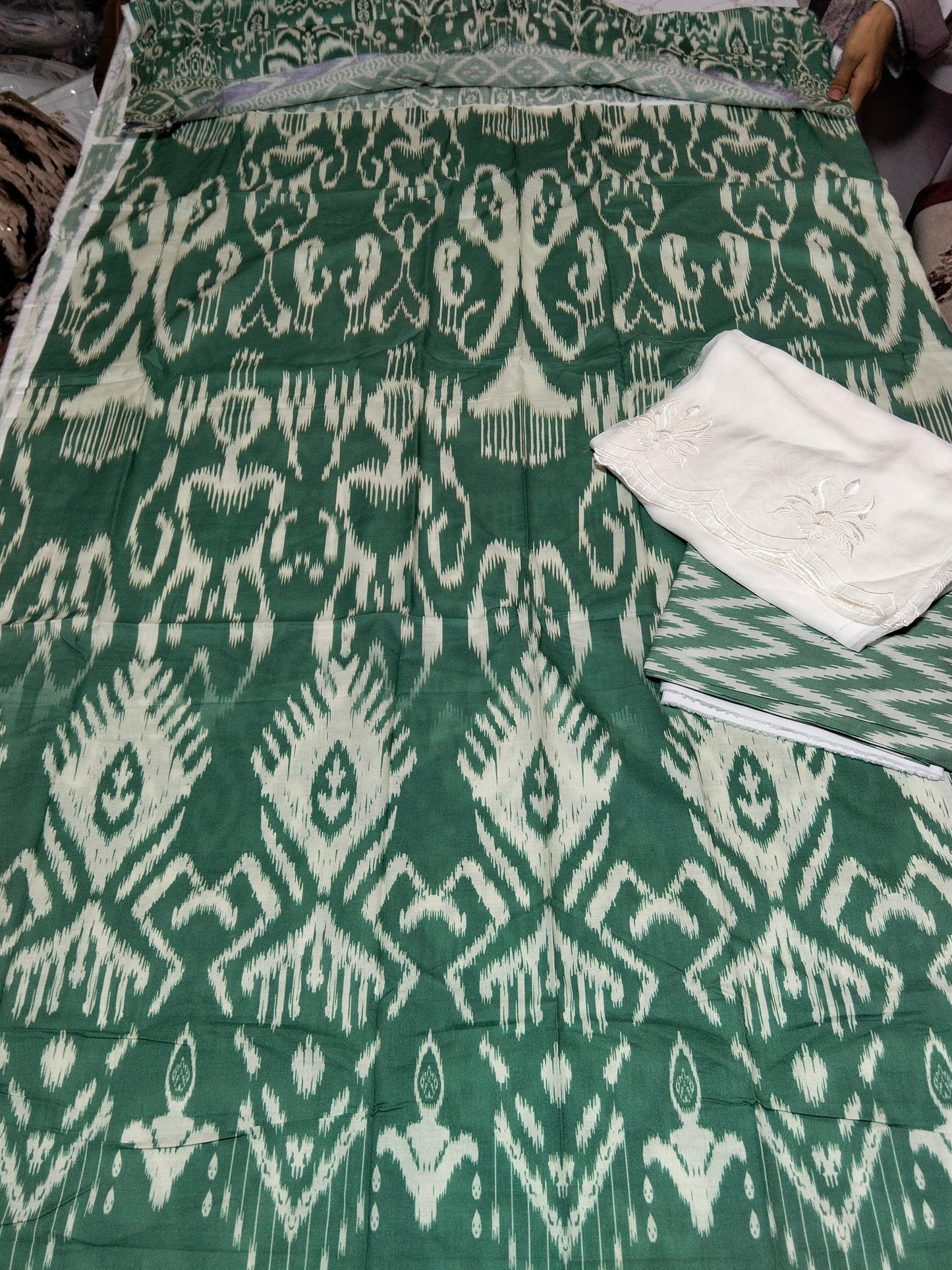 Sale printed lawn 2pc+embroided  pure chiffon dupatta  dyeable