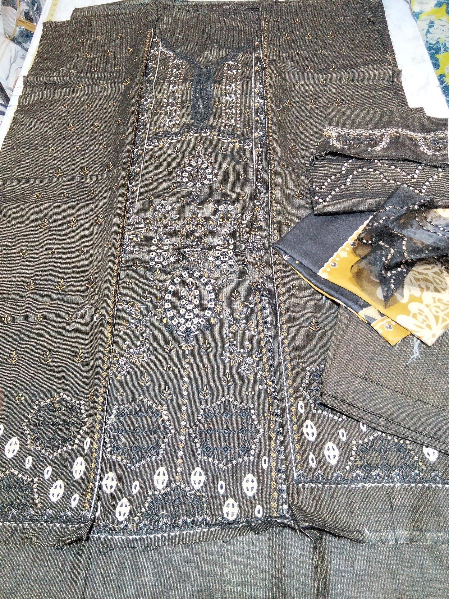 Sale Nureh (Winter) Embroidered 3PC