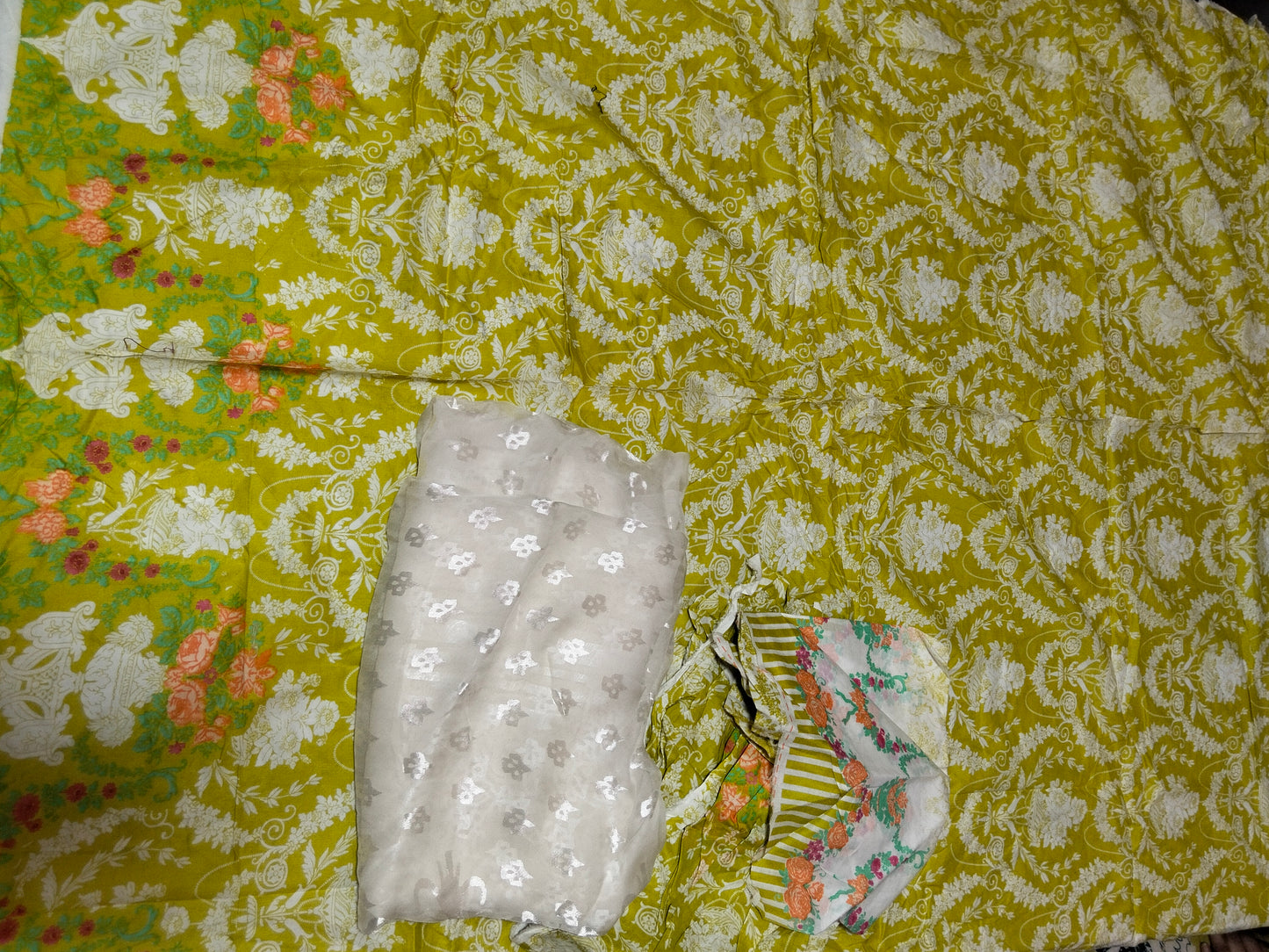 Sale printed lawn shirt + dupatta