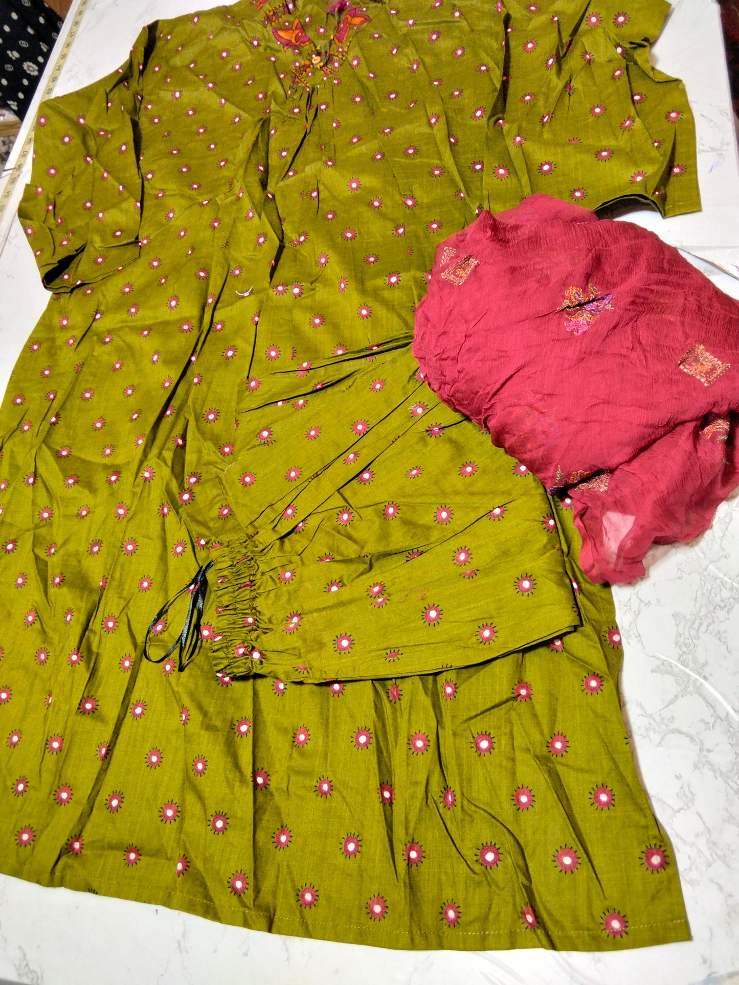 Sale Stitch 2pc shirt and trouser ( Ch. 23 )(Length.  43) (trouser Length 40) + breeze embroided pure chiffon dupatta (complete 3pc)