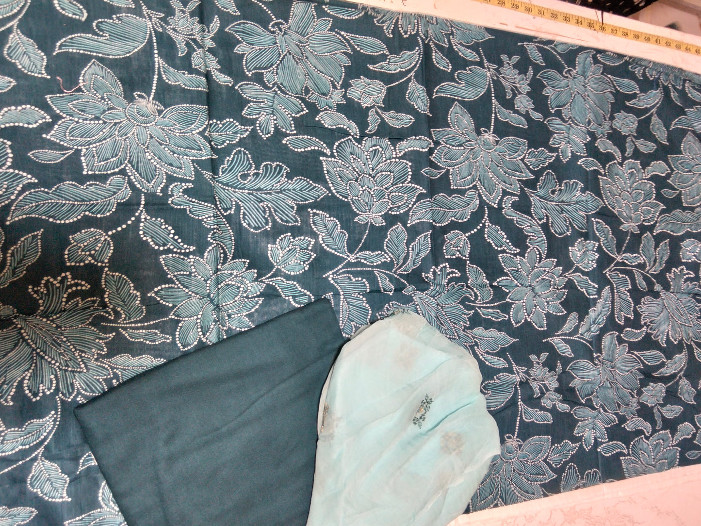 Sale printed khadar 2pc shirt and trouser+ breeze embroided pure chiffon dupatta