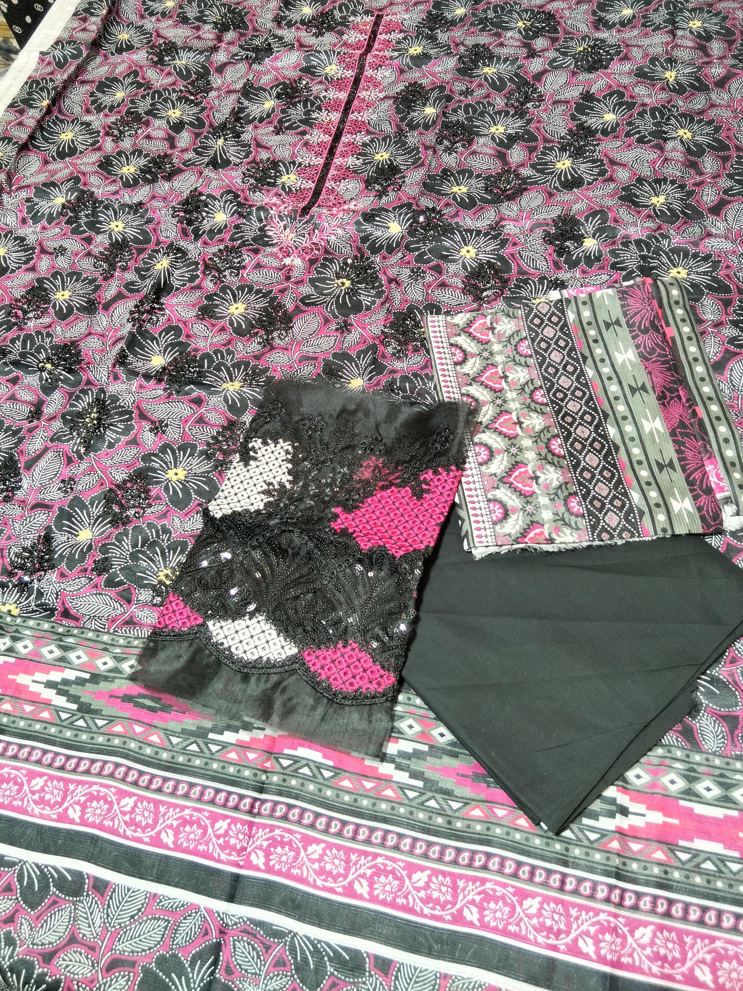 Sale Luxury embroidered Doria Lawn 3Pc