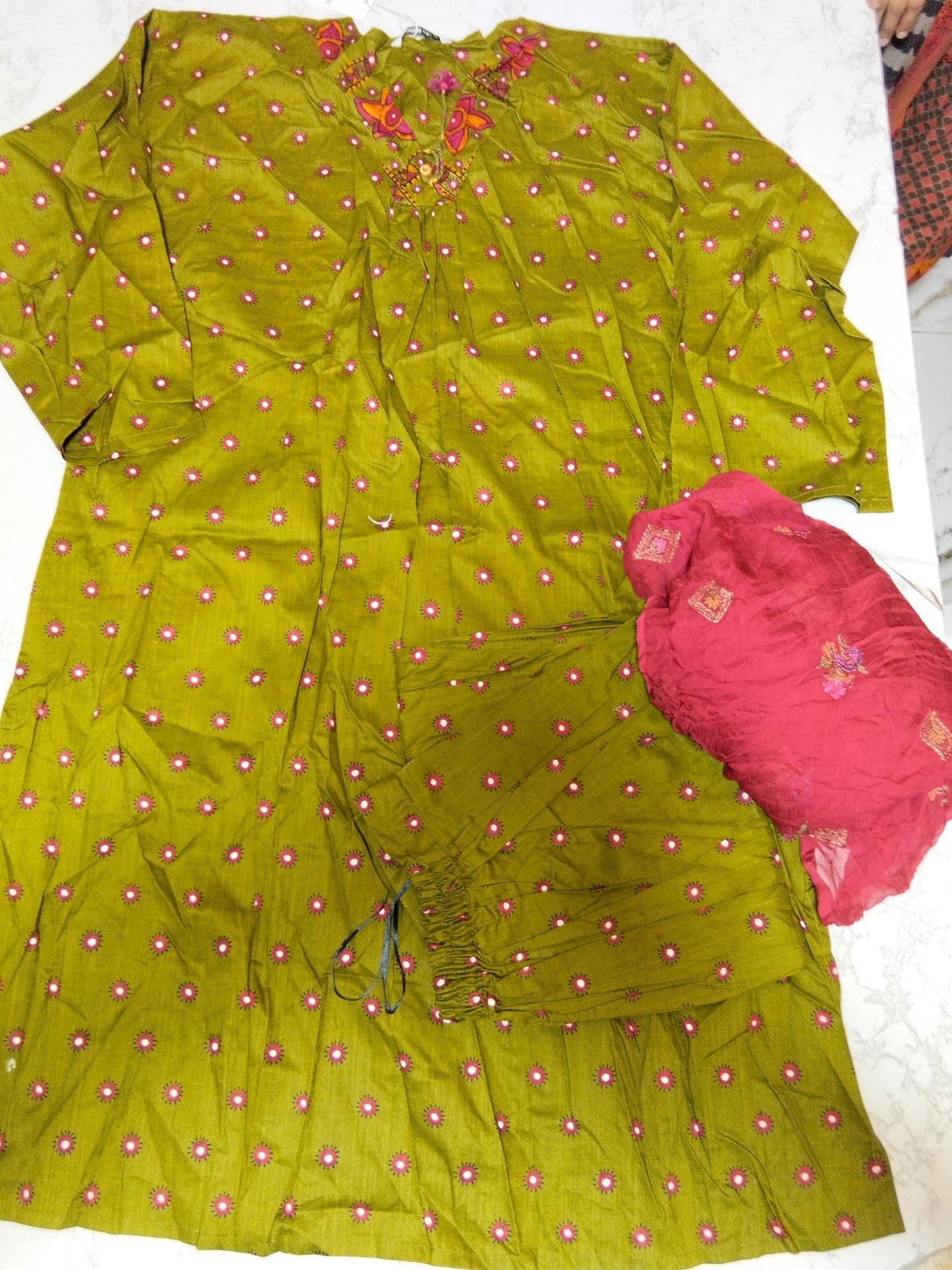 Sale Stitch 2pc shirt and trouser ( Ch. 23 )(Length.  43) (trouser Length 40) + breeze embroided pure chiffon dupatta (complete 3pc)