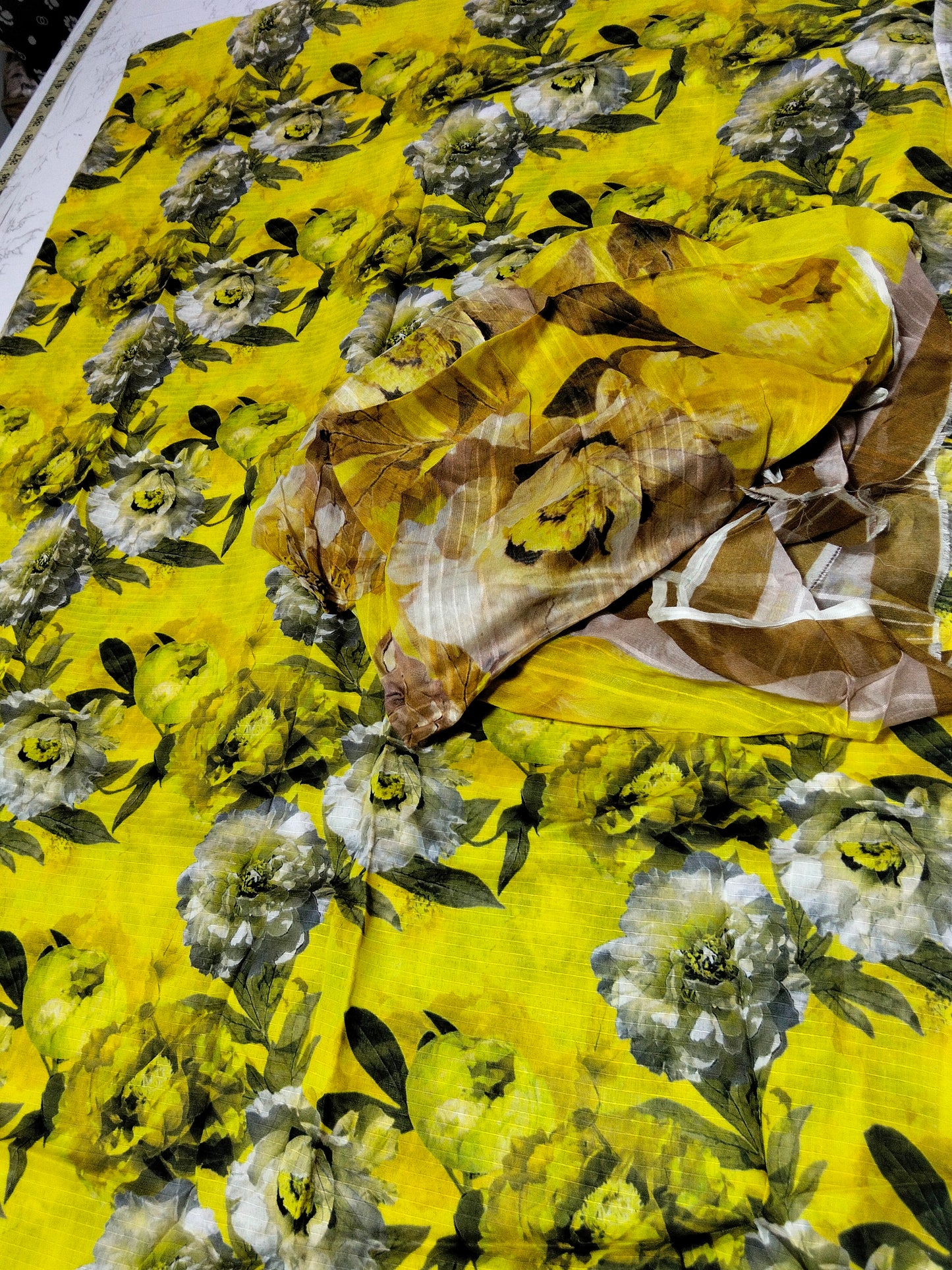 Sale printed doria lawn 3pc with chiffon dupatta