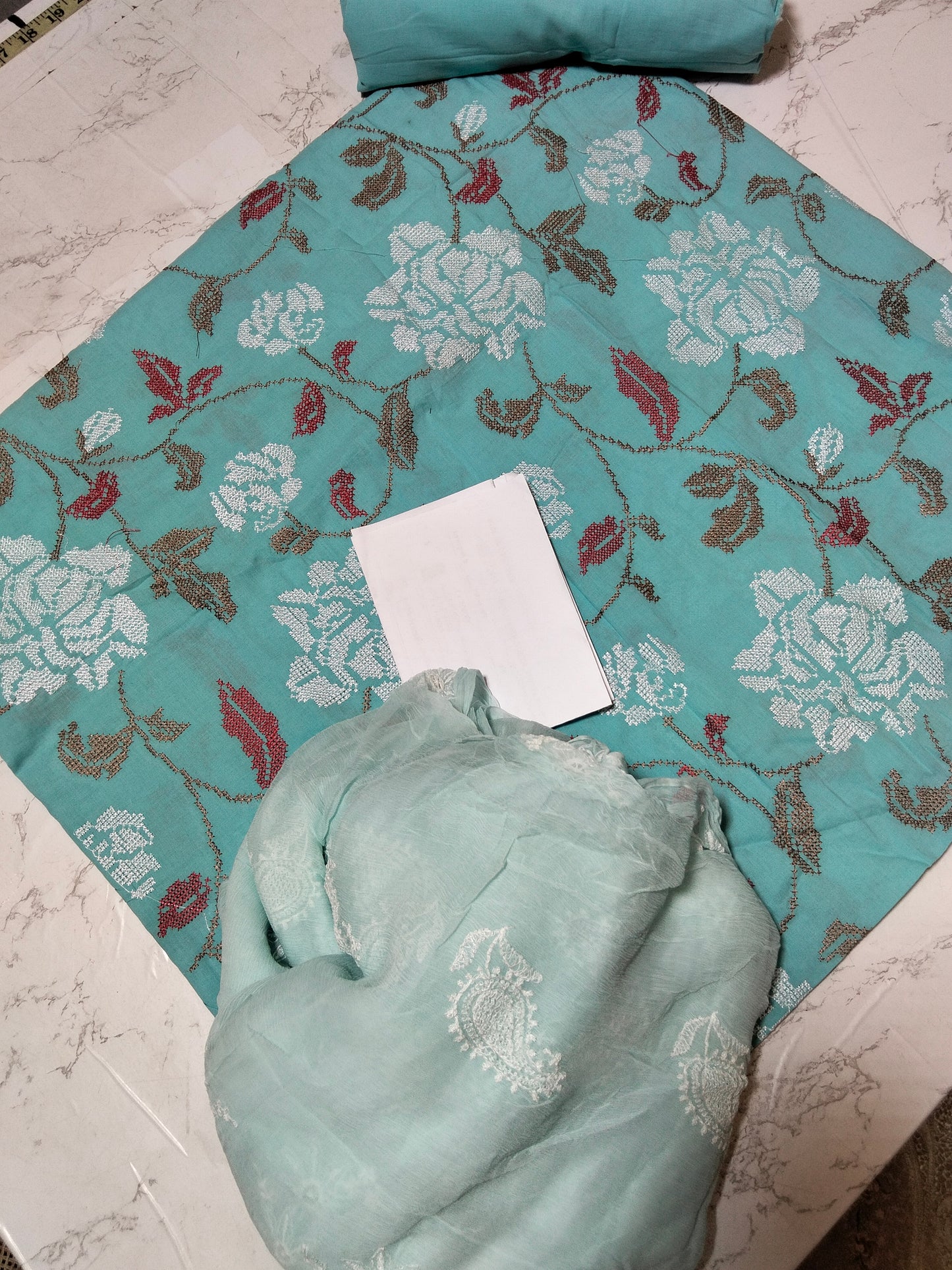 Sale breeze embroided lawn 2pc with plain trouser+breeze embroided pure chiffon dupatta