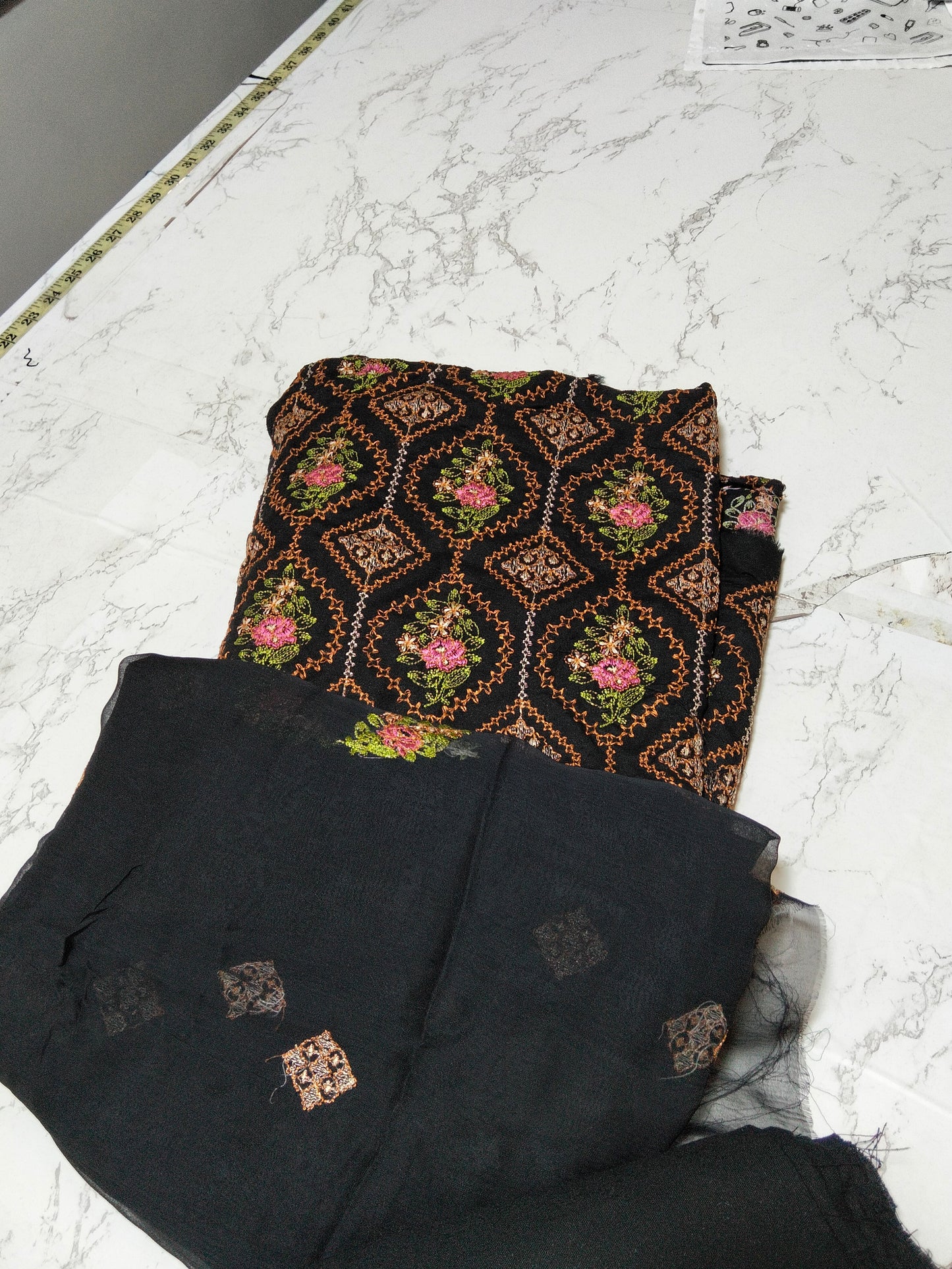 Sale Breeze embroided karandi fabric 3pc with plain trouser and embroided chiffon dupatta