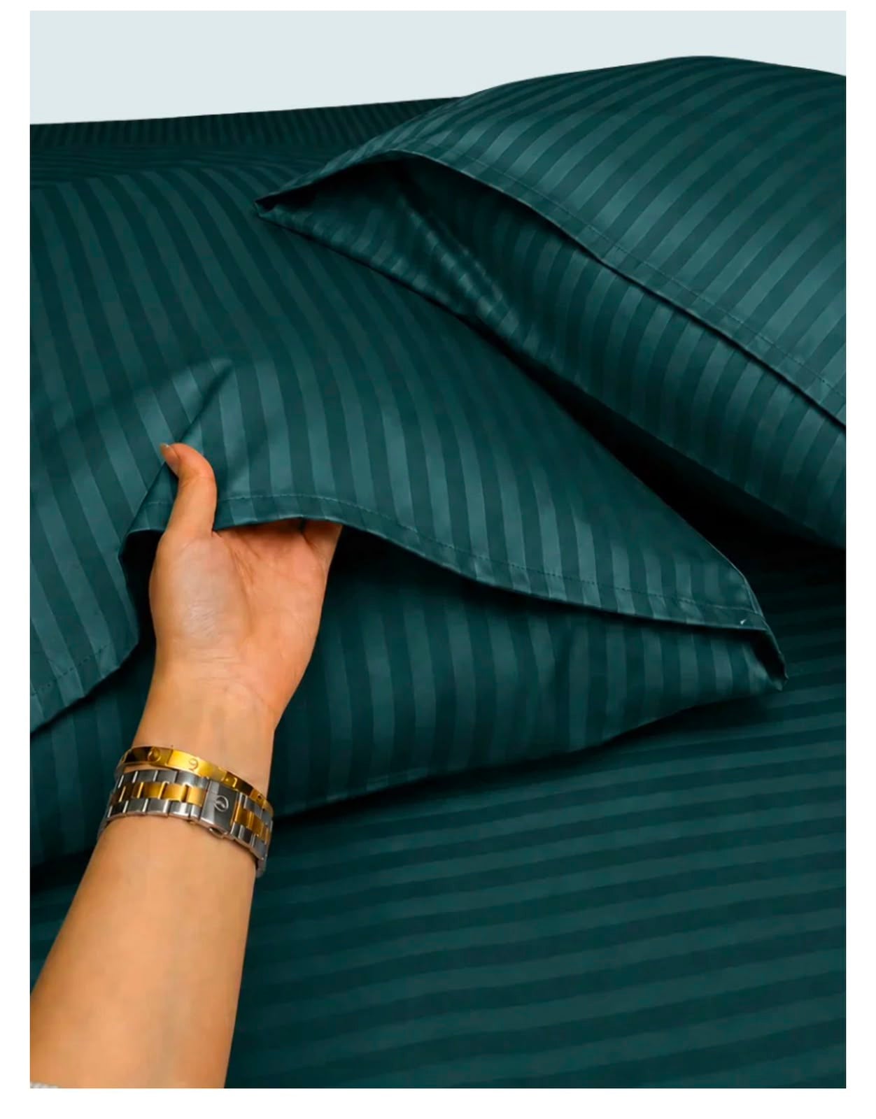 King size fitted bed sheet with 2 pillow covers leather embosed cotton satin (72*78)
Color (dark green)