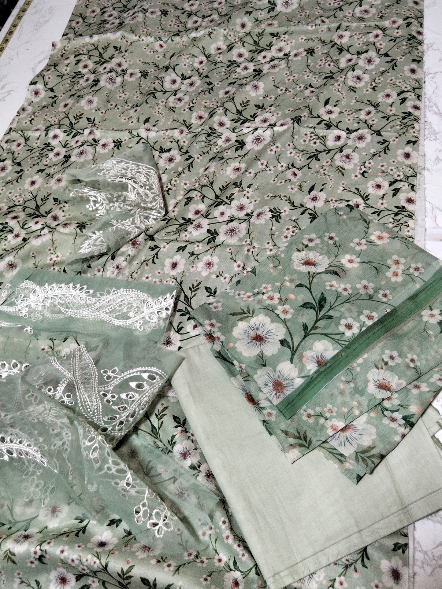 Sale Faiza Faisal embroided lawn 3pc with embroided patches