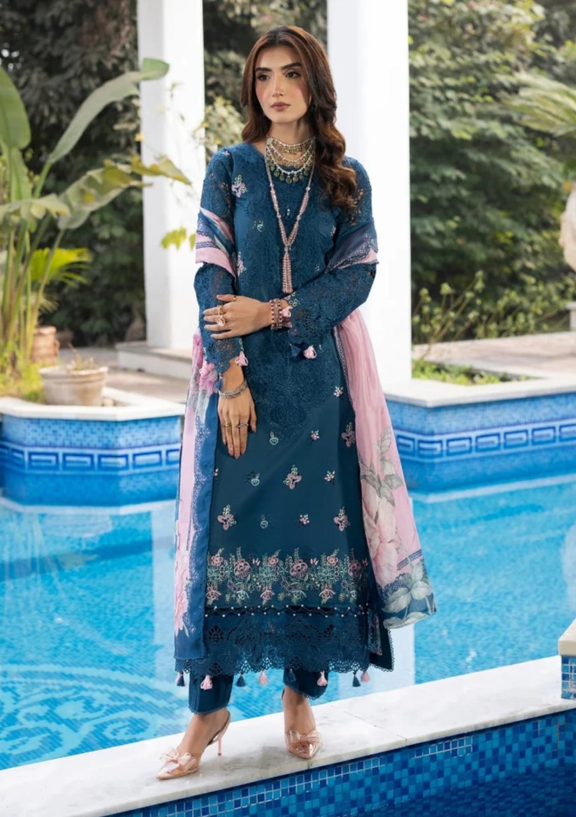 Sale gulmina by marwat textiles luxury embroided lawn 3pc with plain trouser and printed silk dupatta with embroided patches (unstitched)