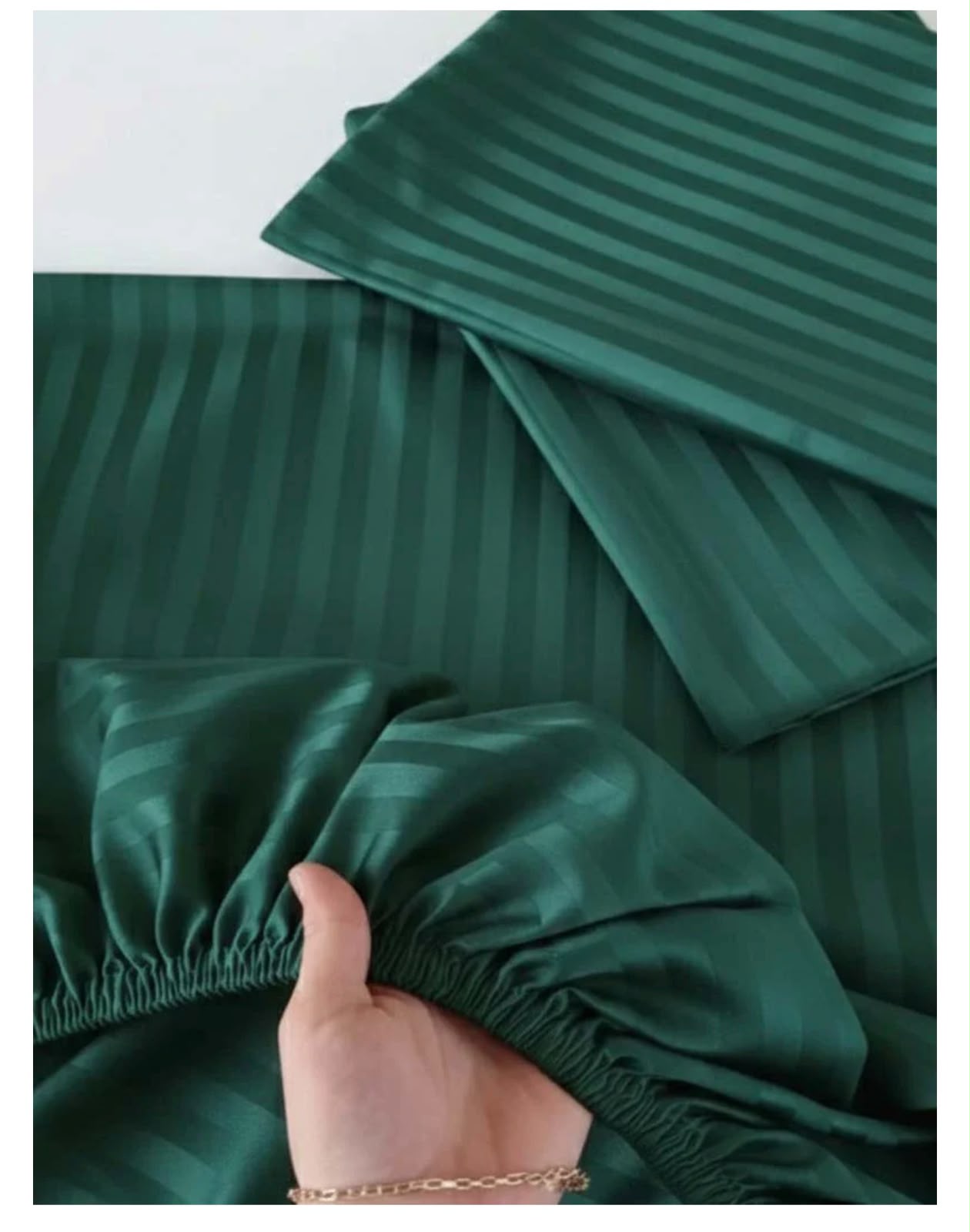 King size fitted bed sheet with 2 pillow covers leather embosed cotton satin (72*78)
Color (dark green)