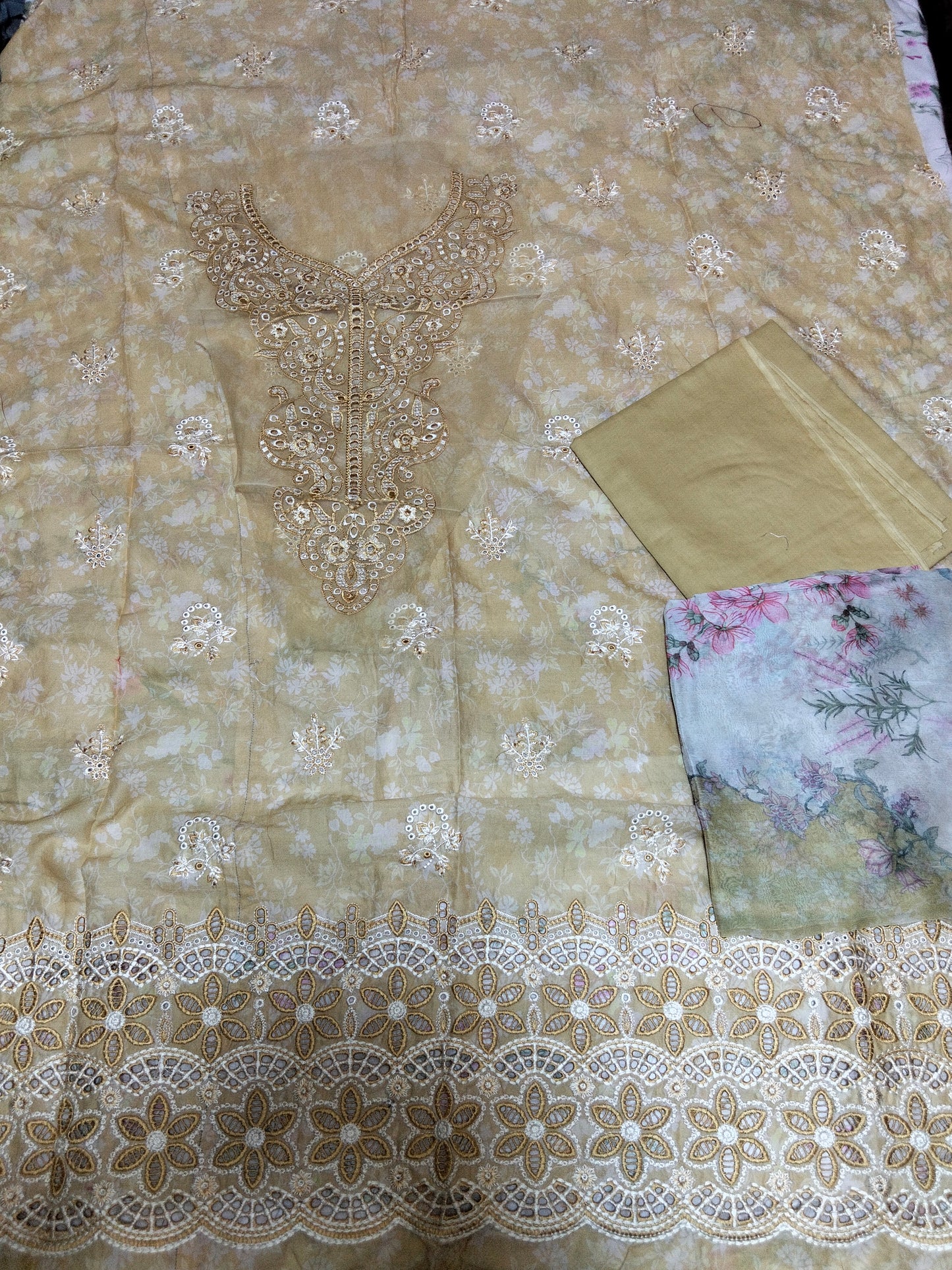 Sale Aabyaan  chicken Kari embroided lawn 3pc dyed trouser with premium chiffon duppta