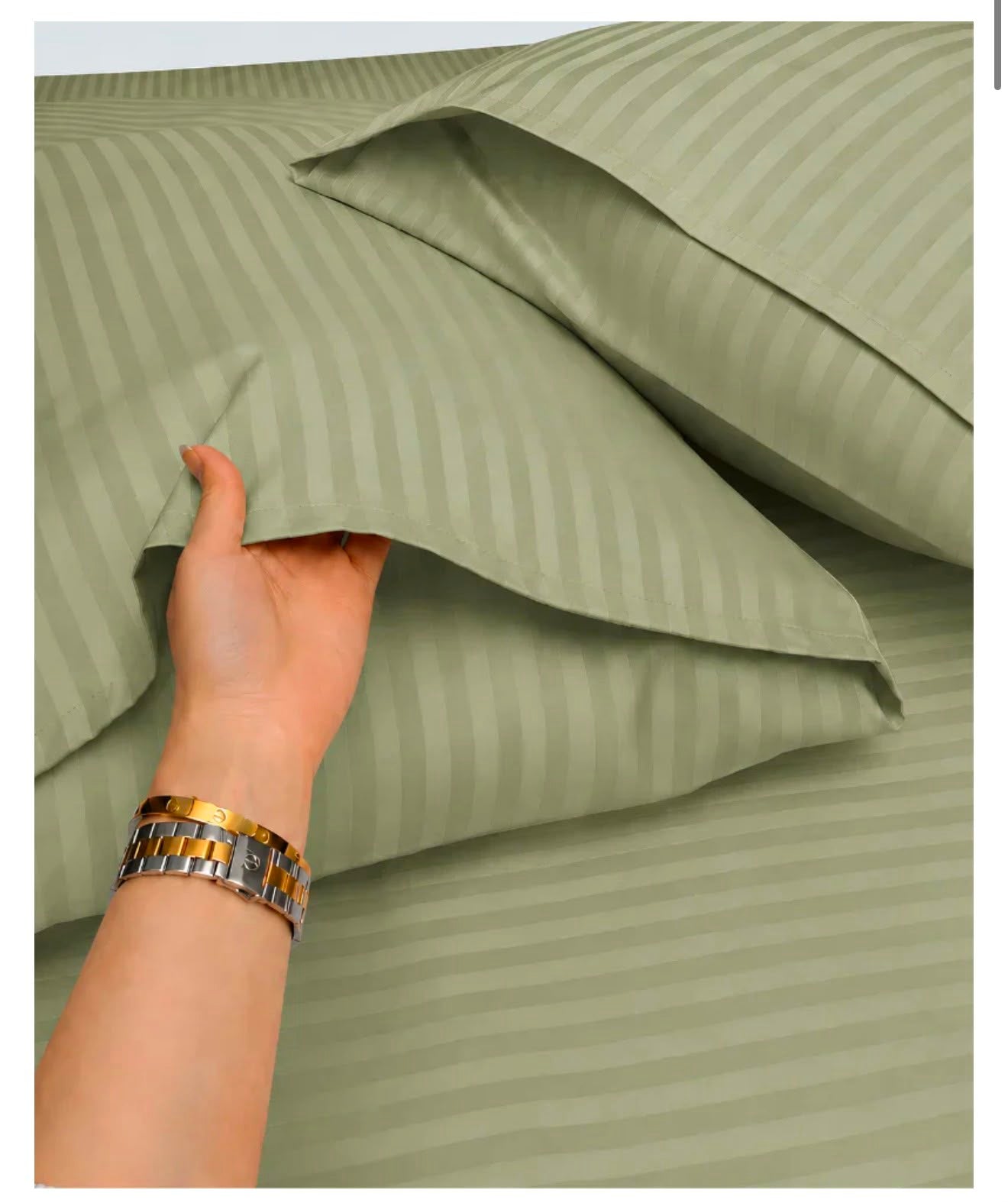 King size fitted bed sheet with 2 pillow covers leather embosed cotton satin (72*78)
Color (light olive)