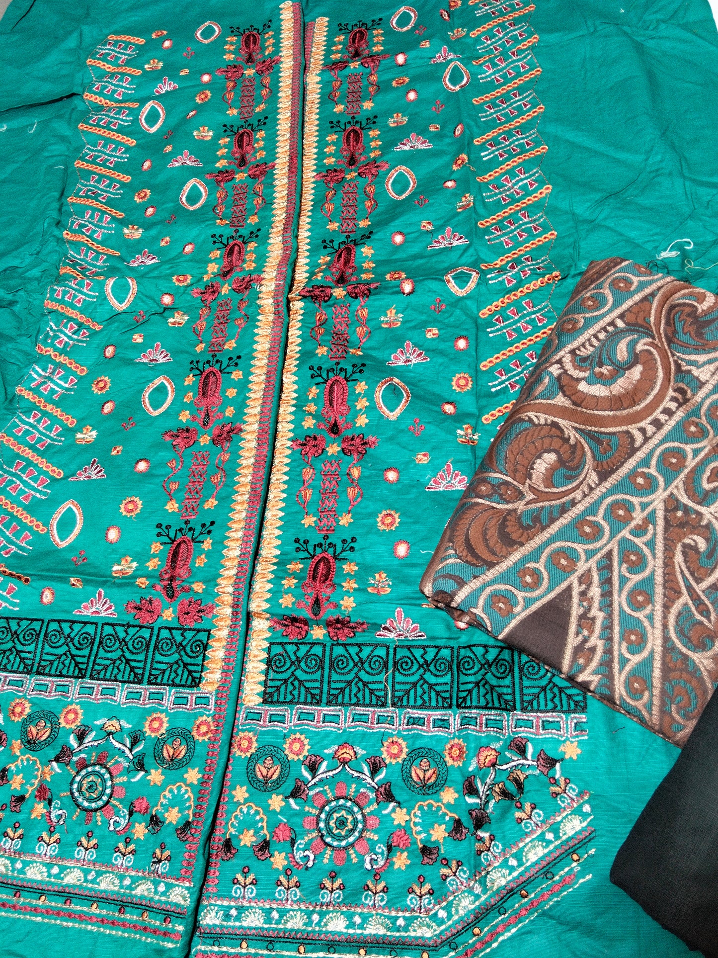 Sale  Saira Rizwan embroided khadar shirt  with plain black trouser and jacqaurd shawl (complete 3pc) winter