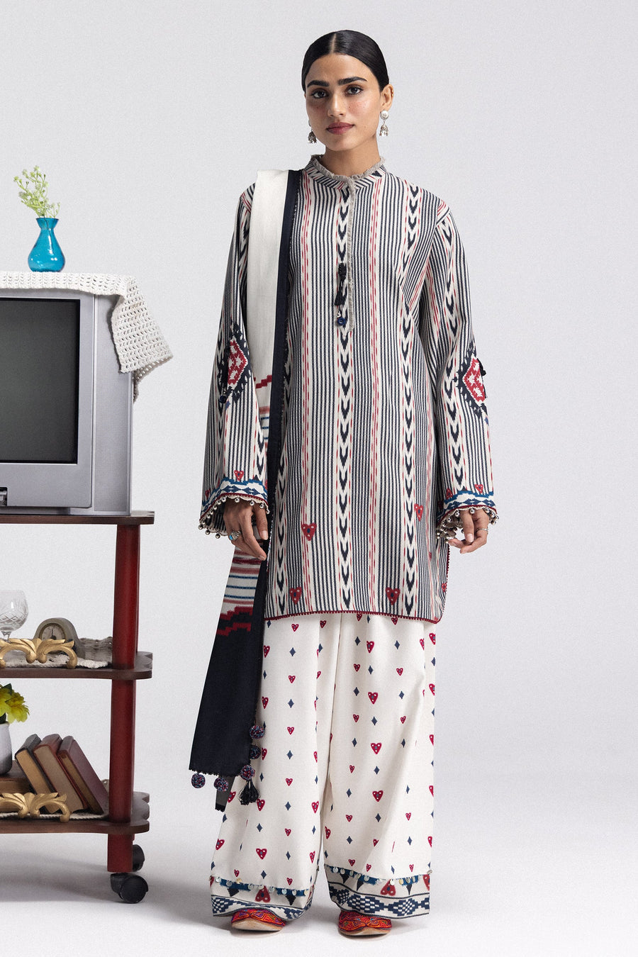 Coco prints by Zara shahjhan  LEELA-10A printed linen 3pc