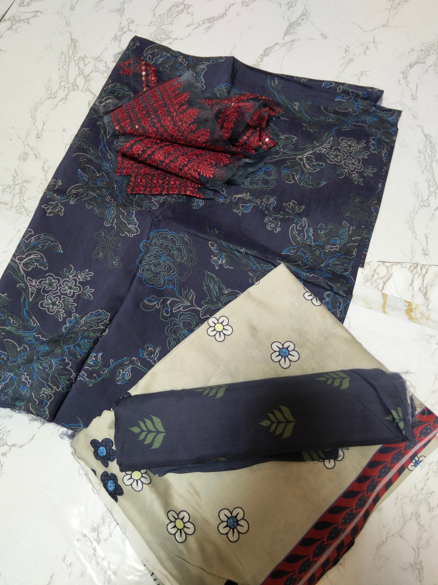 Sale Xenia viscose silk 3pc with embroided patches