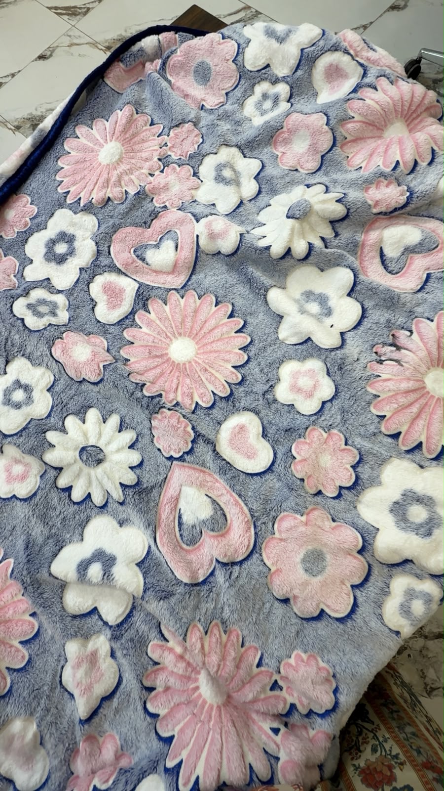 Glow up ( blue flower) summer AC blankets (5.5*6.5)