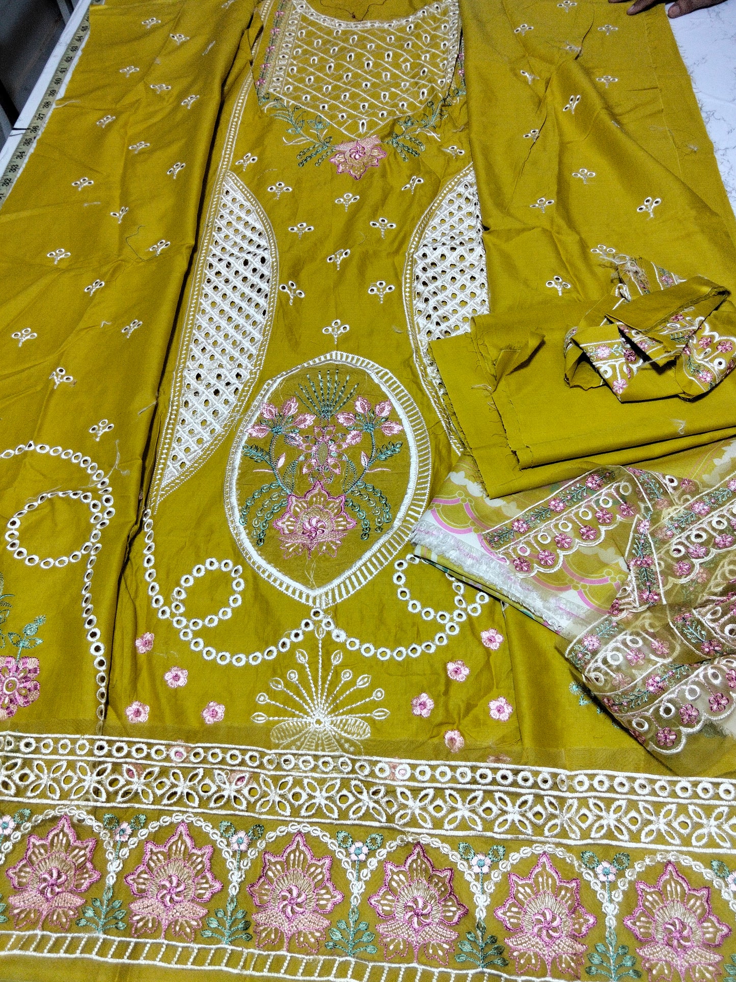 Sale Nureh Embroidered Lawn 3pc with Silk dupatta