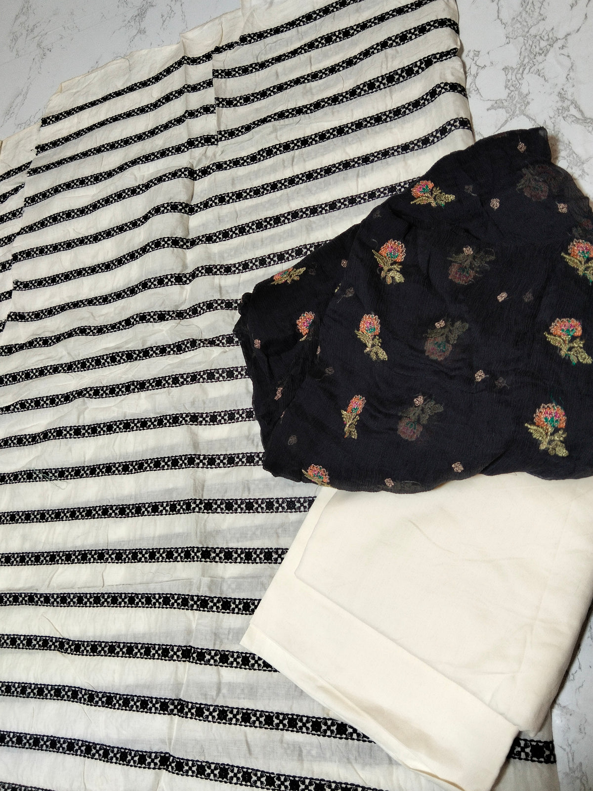 Sale embroided lawn shirt+ breeze embroided pure chiffon dupatta