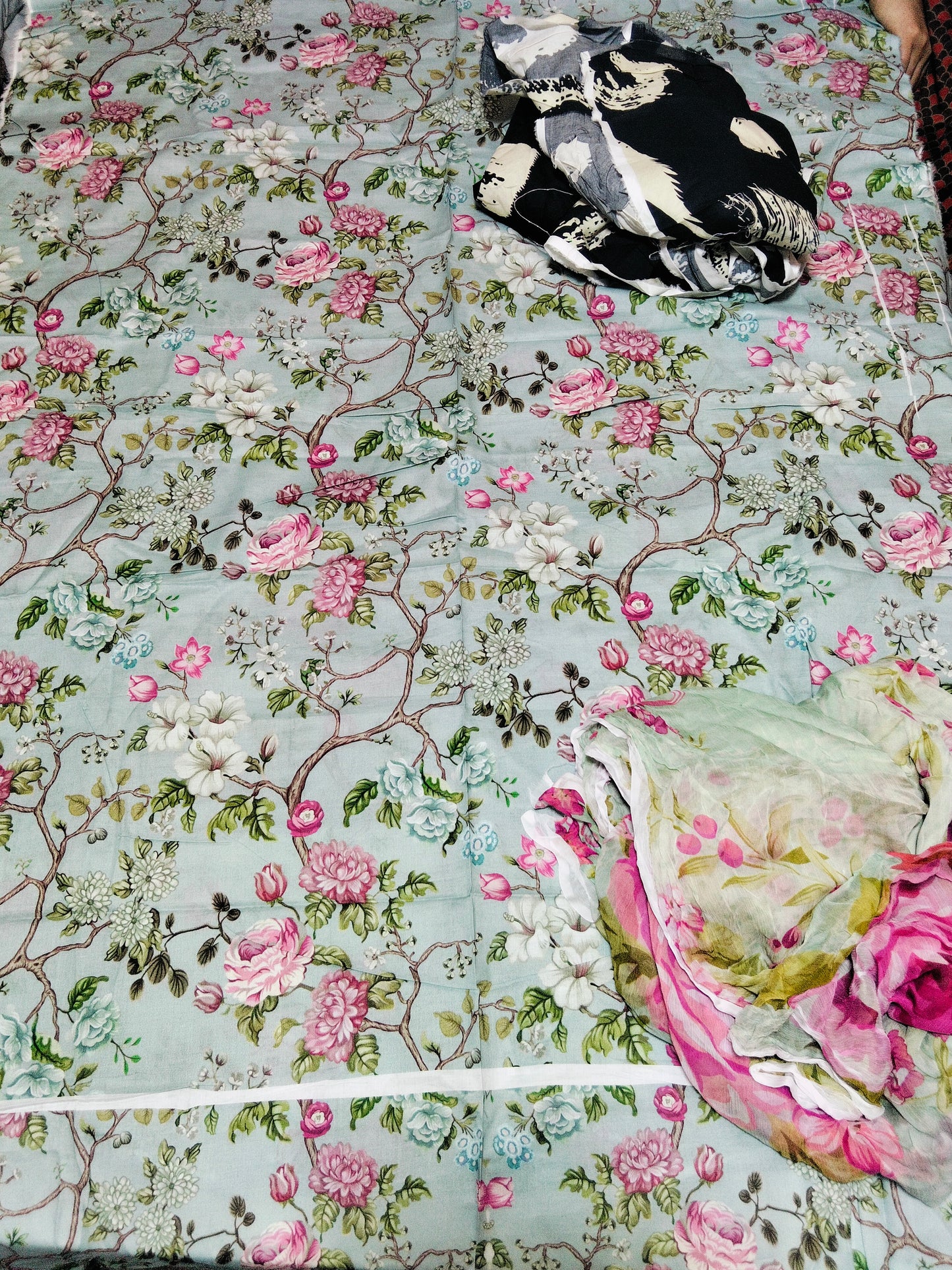 Sale printed lawn 2pc shirt and Duppata+Lawn printed shirt