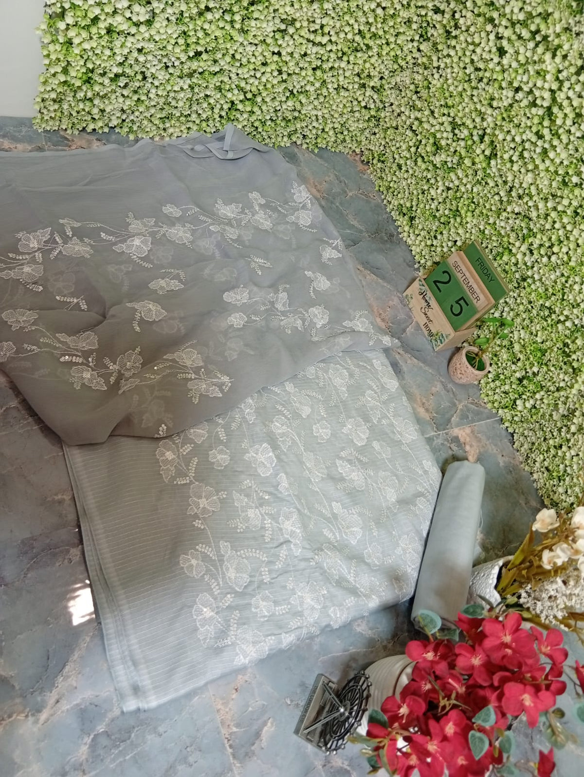 Sale embroided Doria lawn 3pc with plain trouser and embroided chiffon dupatta