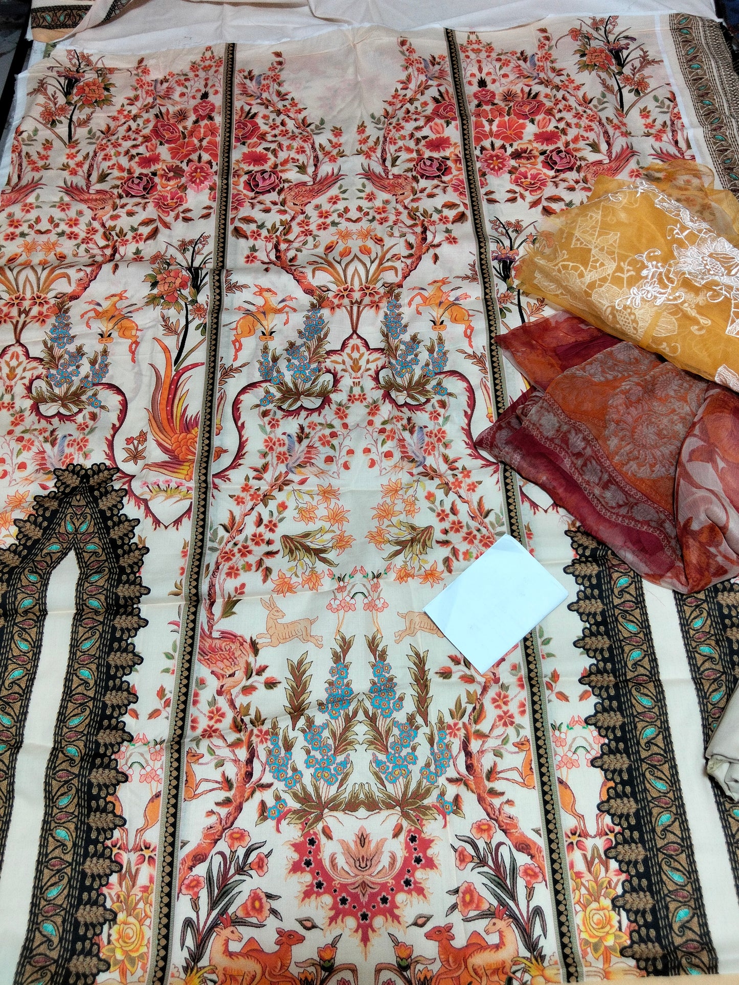 Sale printed lawn 3pc with plain trouser and printed chiffon dupatta with embroided patche