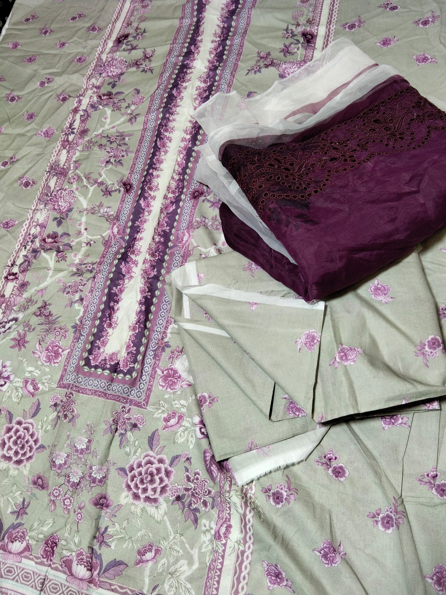 Sale Elaf printed lawn 3pc with organza embroided dupatta