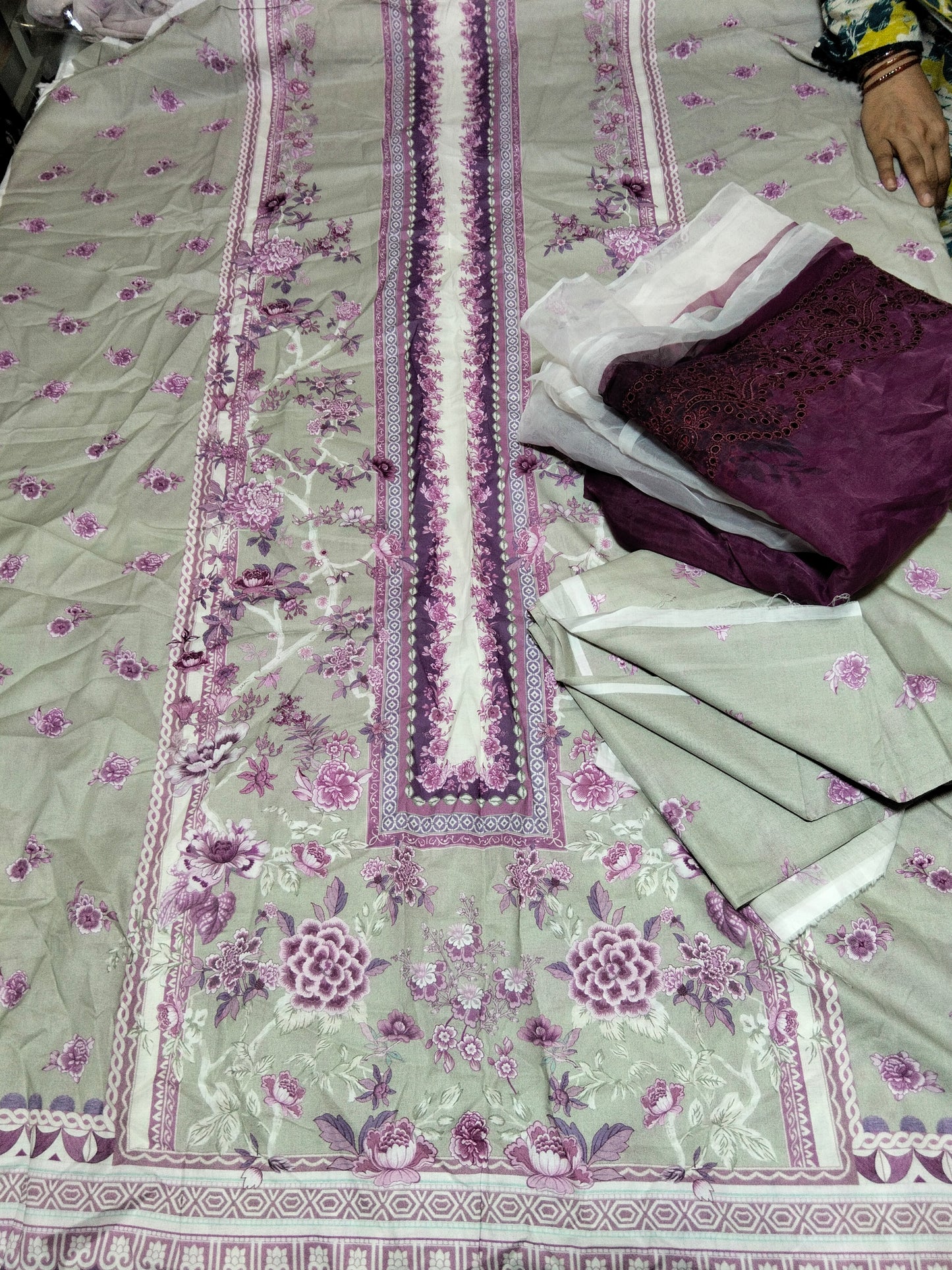 Sale Elaf printed lawn 3pc with organza embroided dupatta