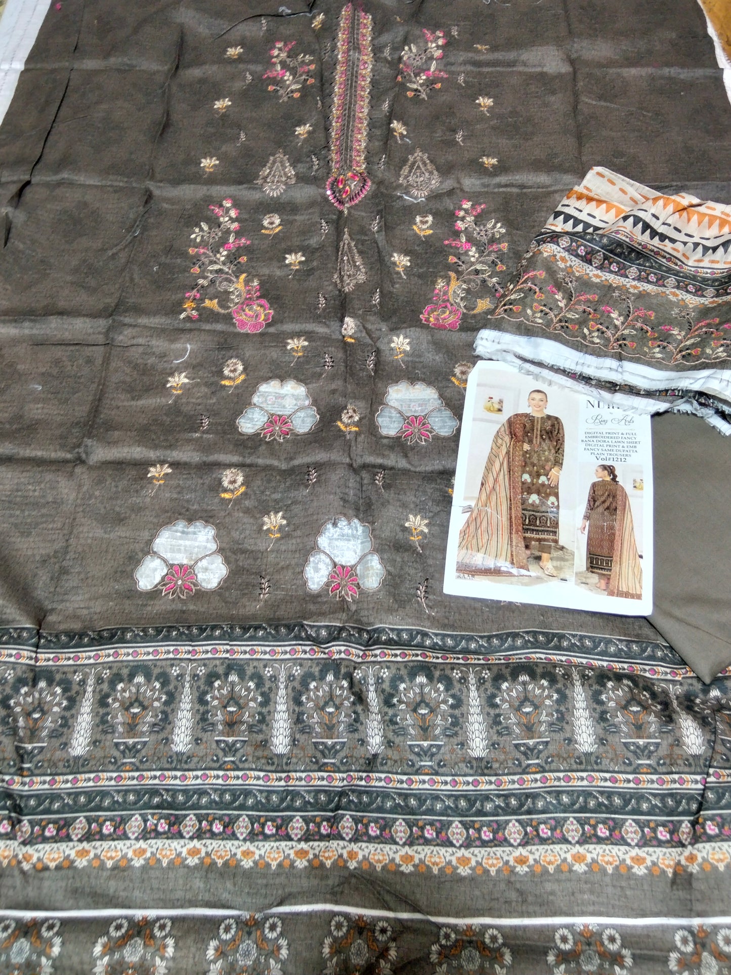 Sale Nureh Embroidered Lawn 3Pc