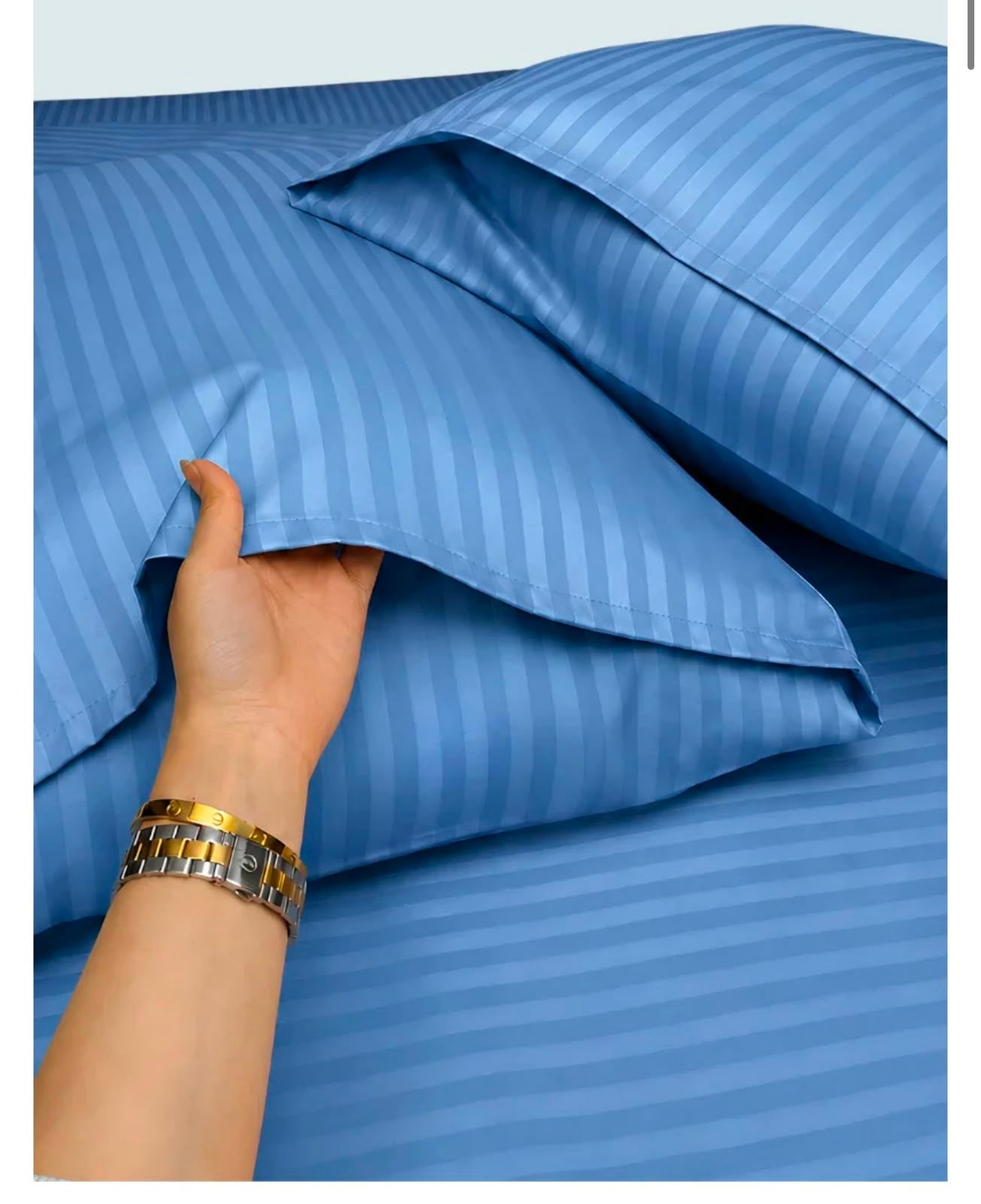 King size fitted bed sheet with 2 pillow covers leather embosed cotton satin (72*78)
Color (light blue)