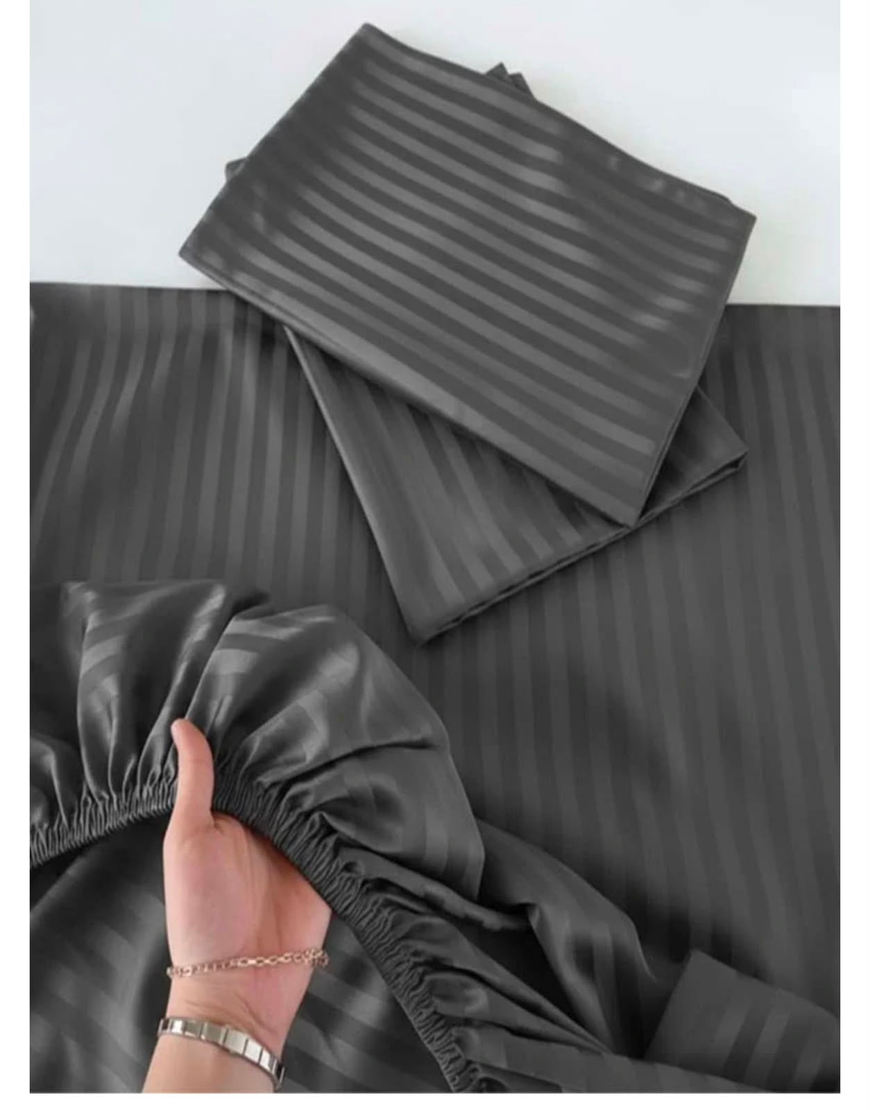 King size fitted bed sheet with 2 pillow covers leather embosed cotton satin (72*78)
Color ( dark gray)d.g