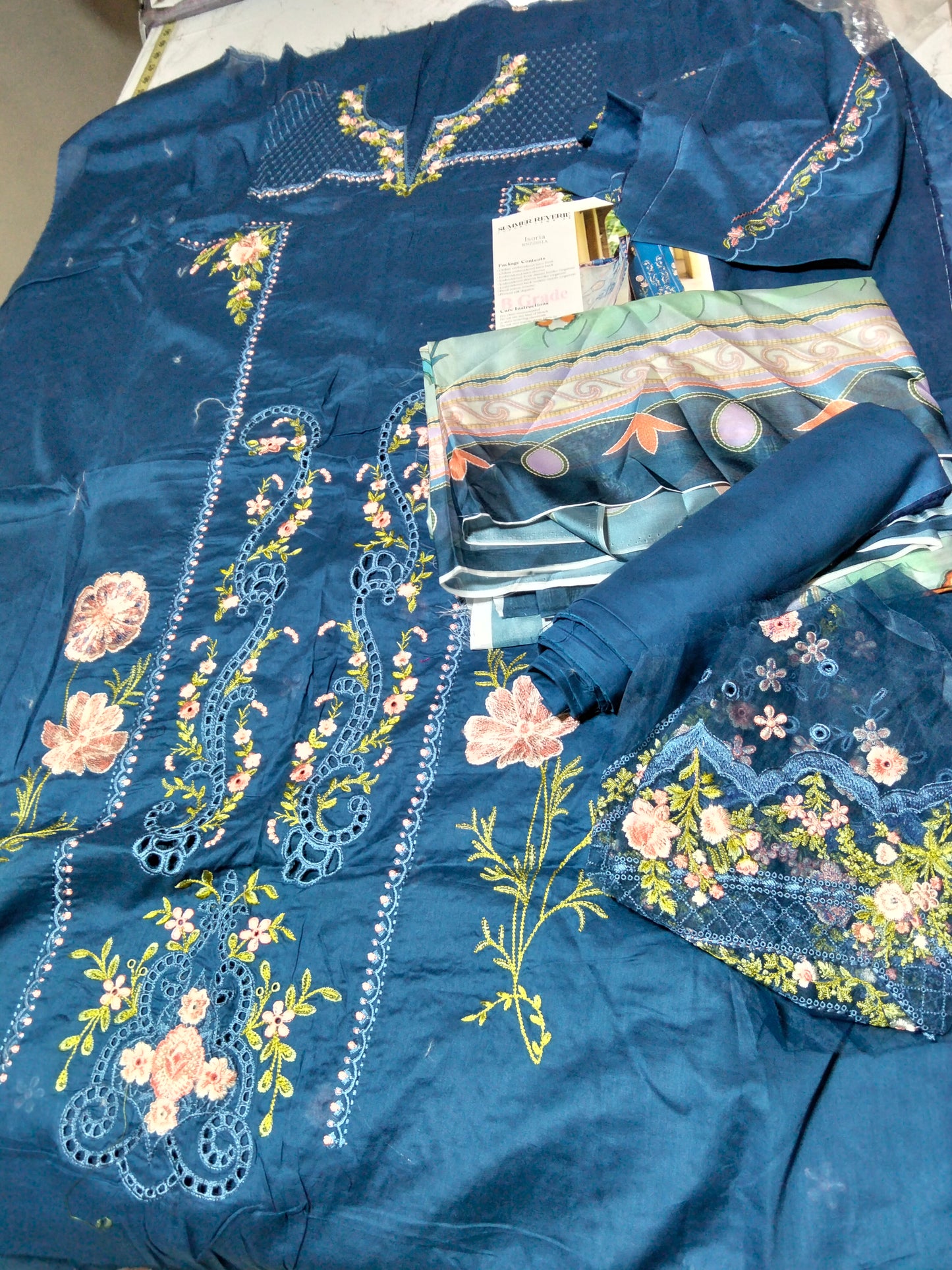 Sale roheenaz embroided lawn 3pc with plain trouser and printed silk dupatta embroided patches