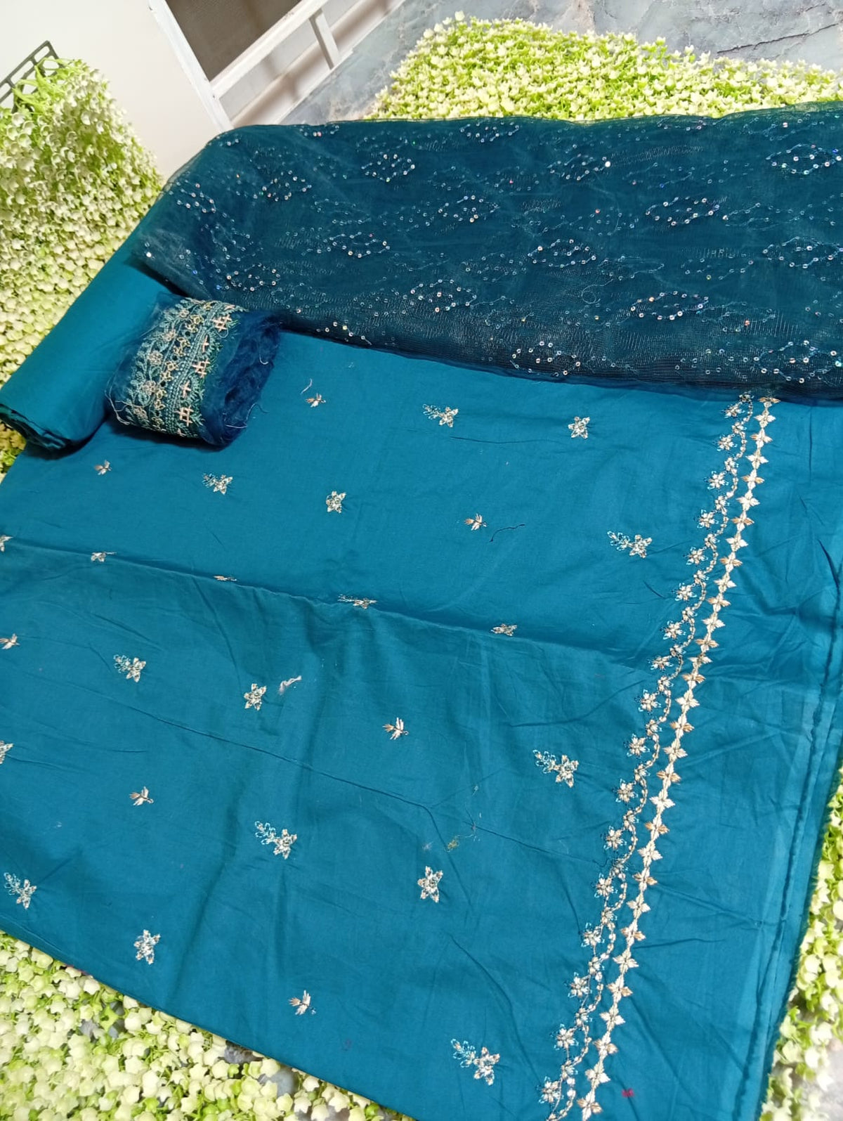 Batik embroided lawn 3pc with plain trouser and embroided net fabric dupatta with embroided patches