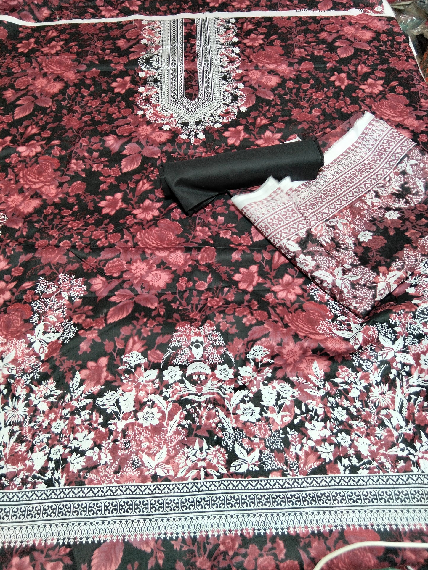 Sale limelight printed lawn 3pc with plain trouser