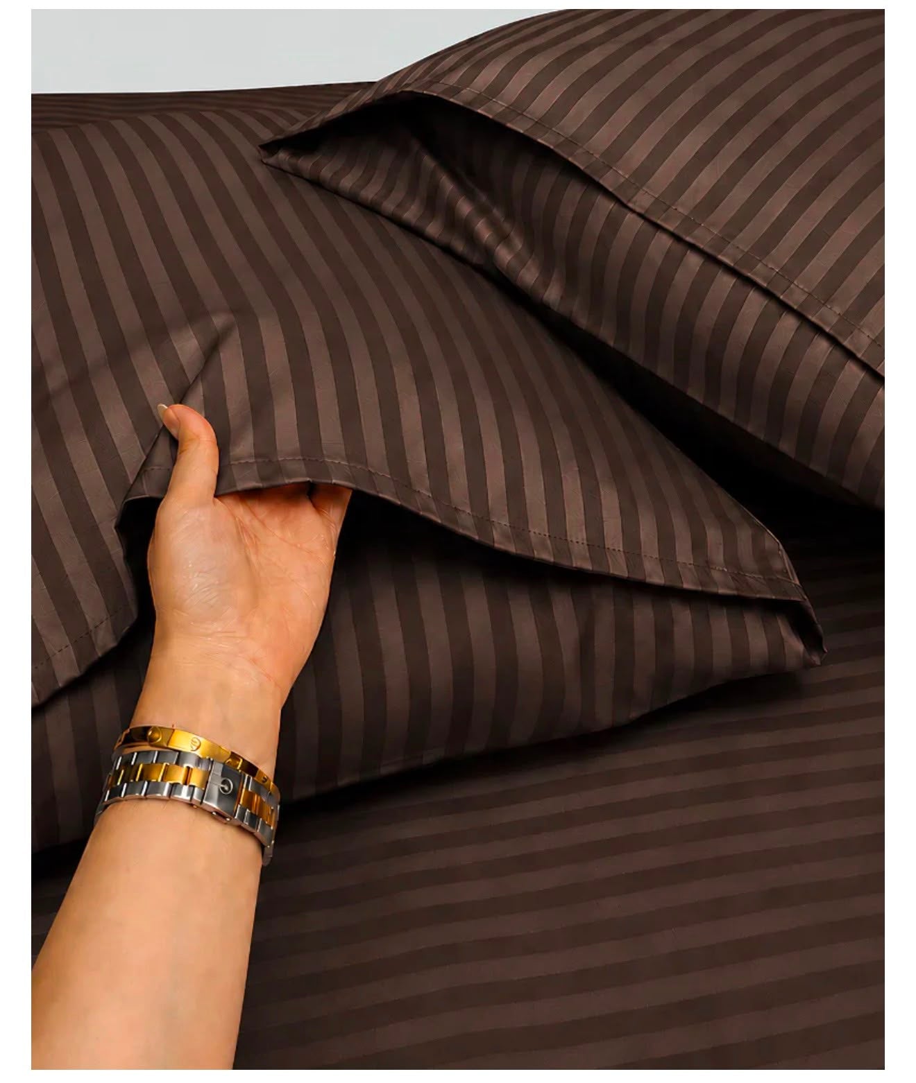 King size fitted bed sheet with 2 pillow covers leather embosed cotton satin (72*78)
Color (coco)