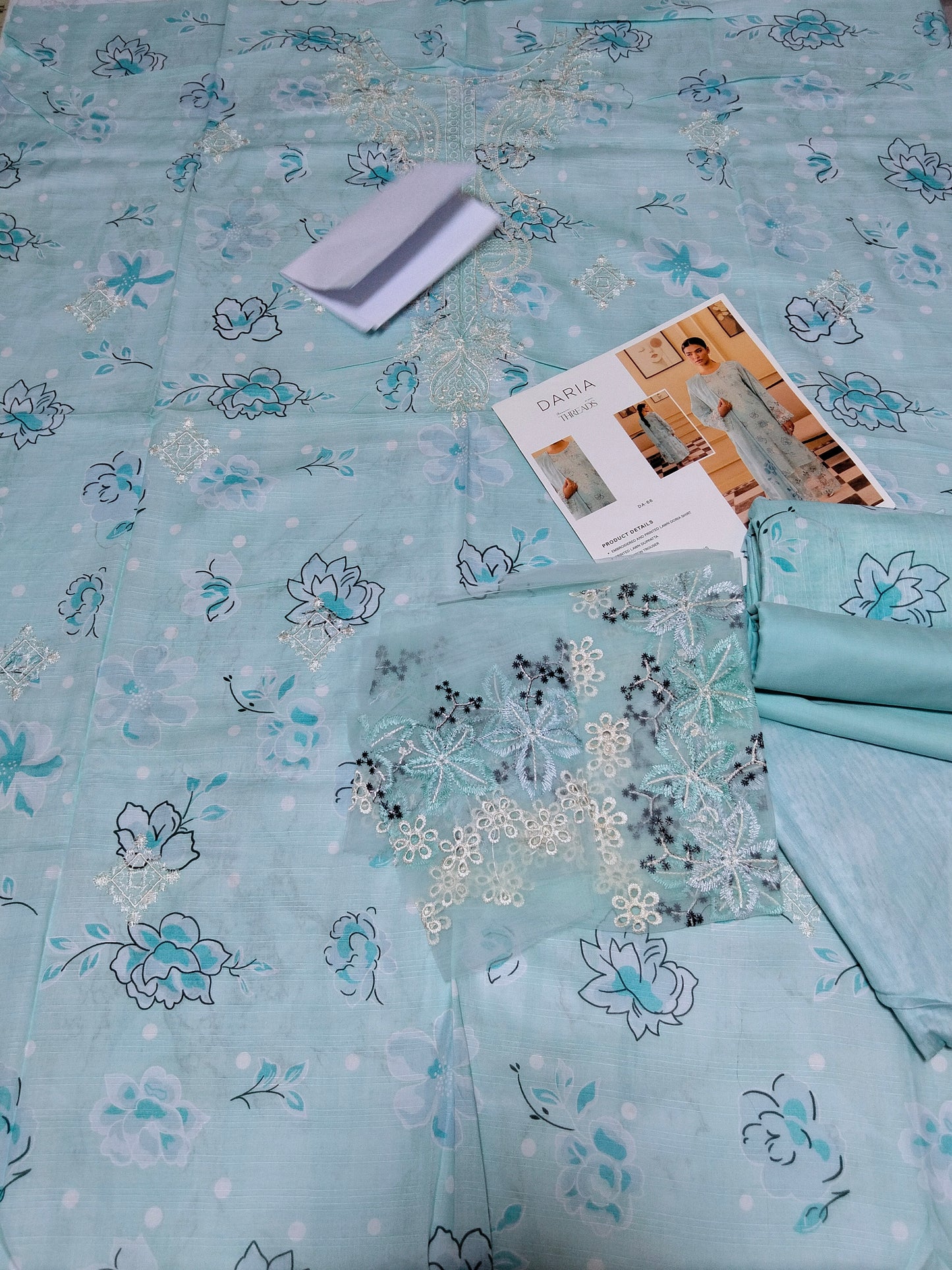 Sale  Daria embroided lawn 3pc