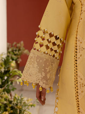 Sale Parishay embroided lawn 3pc with plain trouser and embroided Khadi net Dupatta with embroided patches