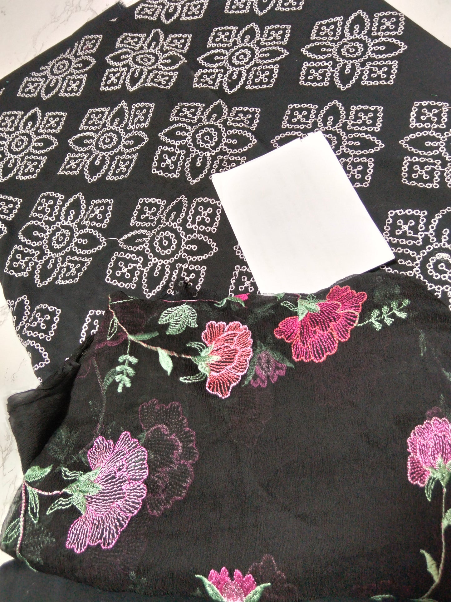 Sale breeze embroided lawn 2pc with plain trouser+ breeze embroided pure chiffon dupatta