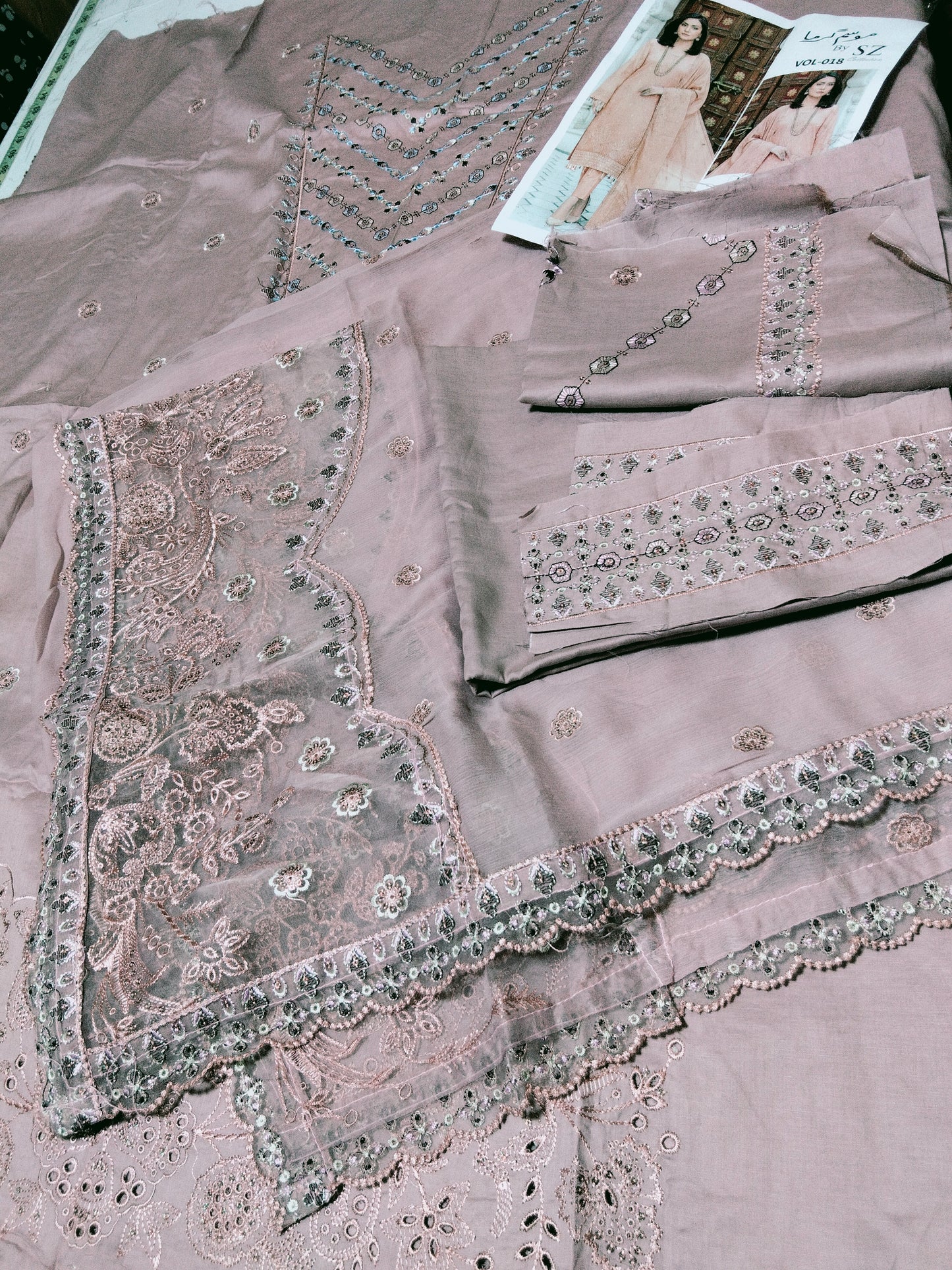 Sale Embroided lawn shirt+dyed trouser+embroided chiffon dupatta (ready to wear ) complete 3pc