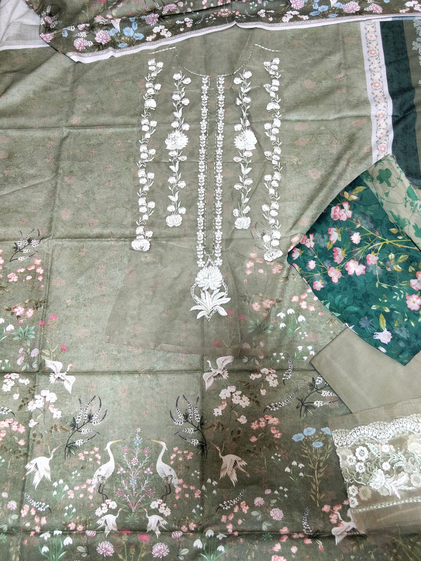 Sale Wardha Saleem Luxury Printed Lawn 3pc With Embroidered Patches and Printed Chiffon Duppata