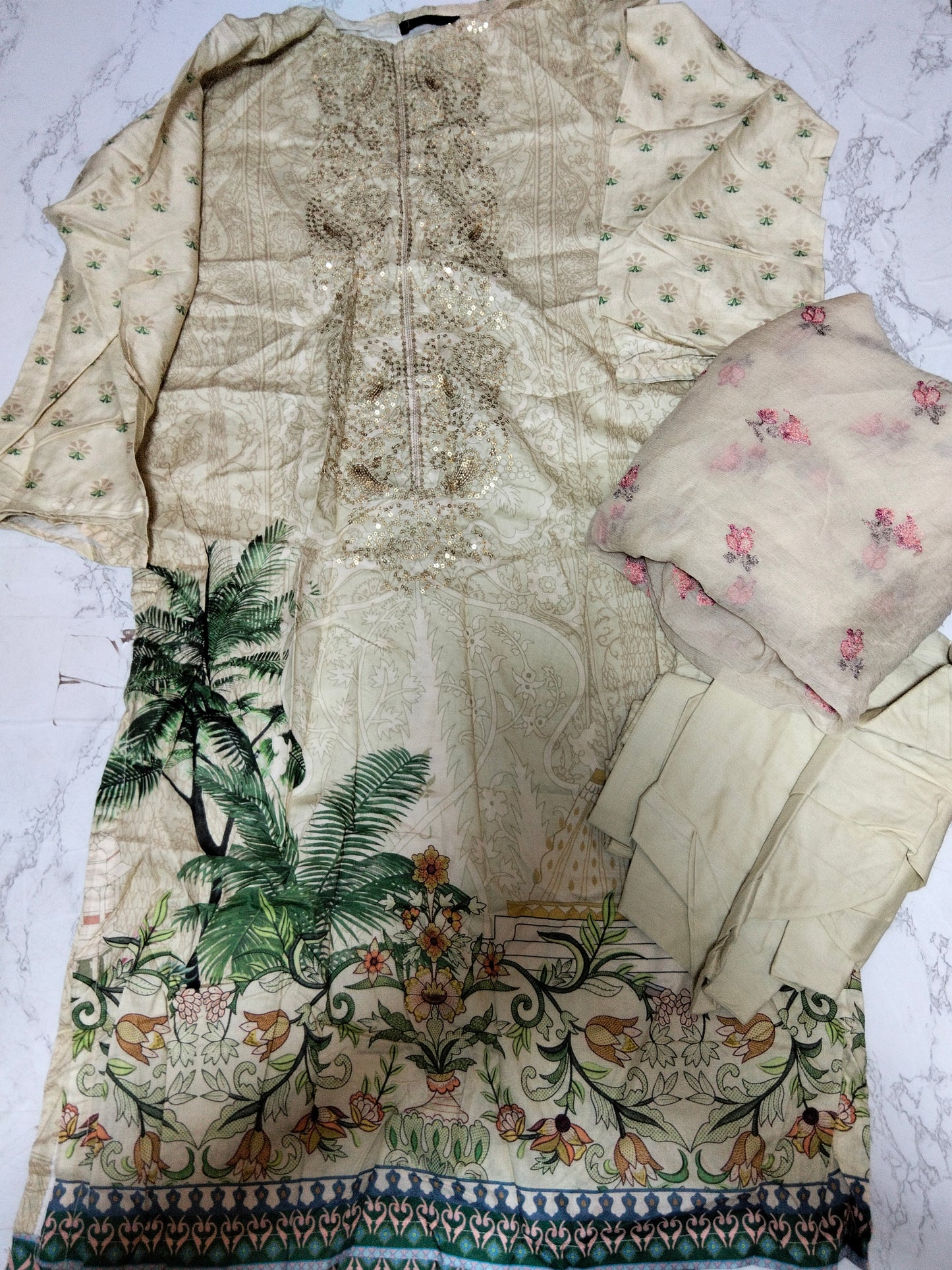 Sale printed + embroided lawn 2pc stitch shirt and trouser (Ch. 21)(Length. 41) trouser (Length. 38)+ breeze embroided pure chiffon dupatta
