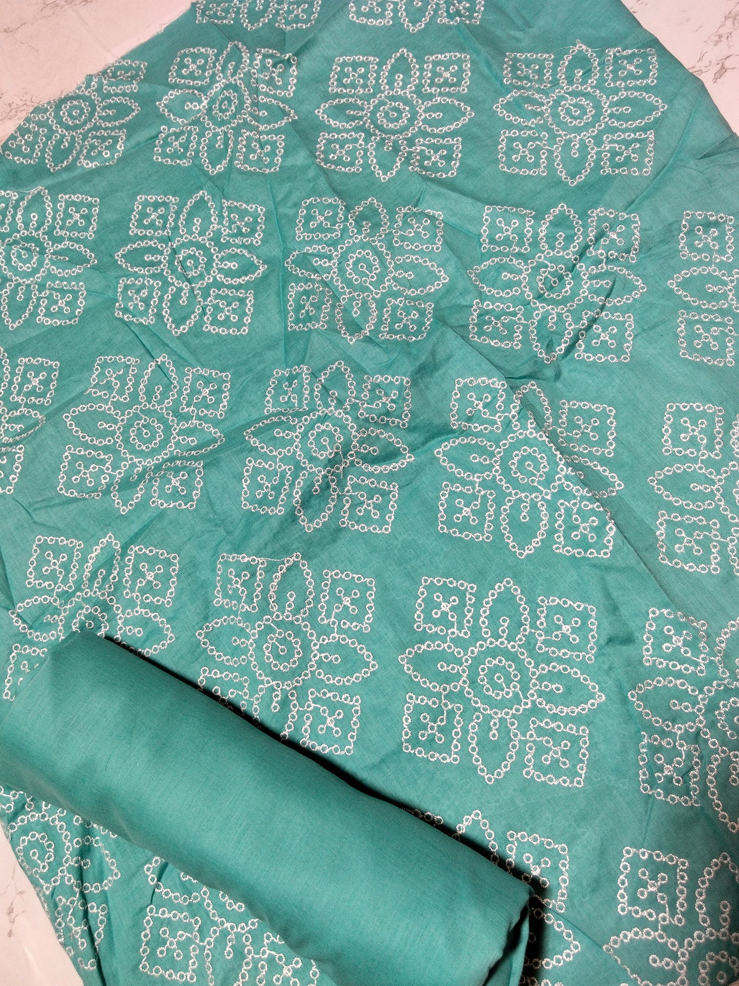 Sale breeze embroided lawn 2pc with plain trouser