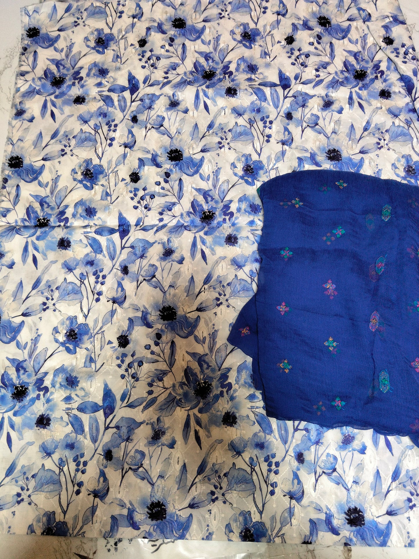 Sale Lawn chicken karri shirt +Breeze embroidered chiffon dupatta